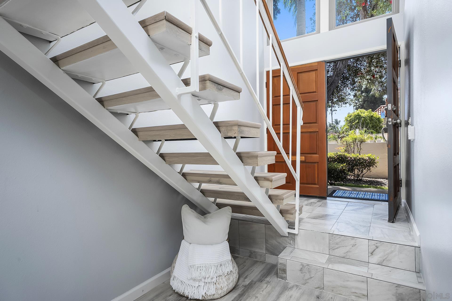 Detail Gallery Image 6 of 56 For 4242  Loma Riviera, San Diego,  CA 92110 - 3 Beds | 2 Baths