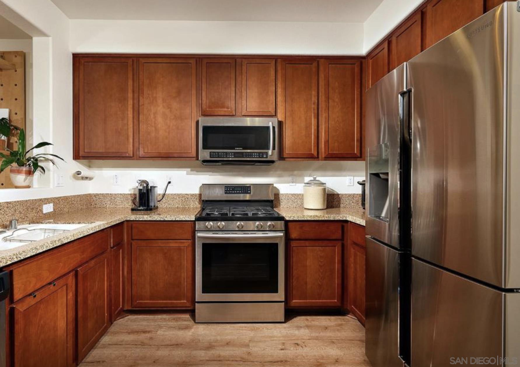 Detail Gallery Image 2 of 4 For 1635  Santa Alexia Pl.  6, Chula Vista,  CA 91913 - 3 Beds | 2/1 Baths