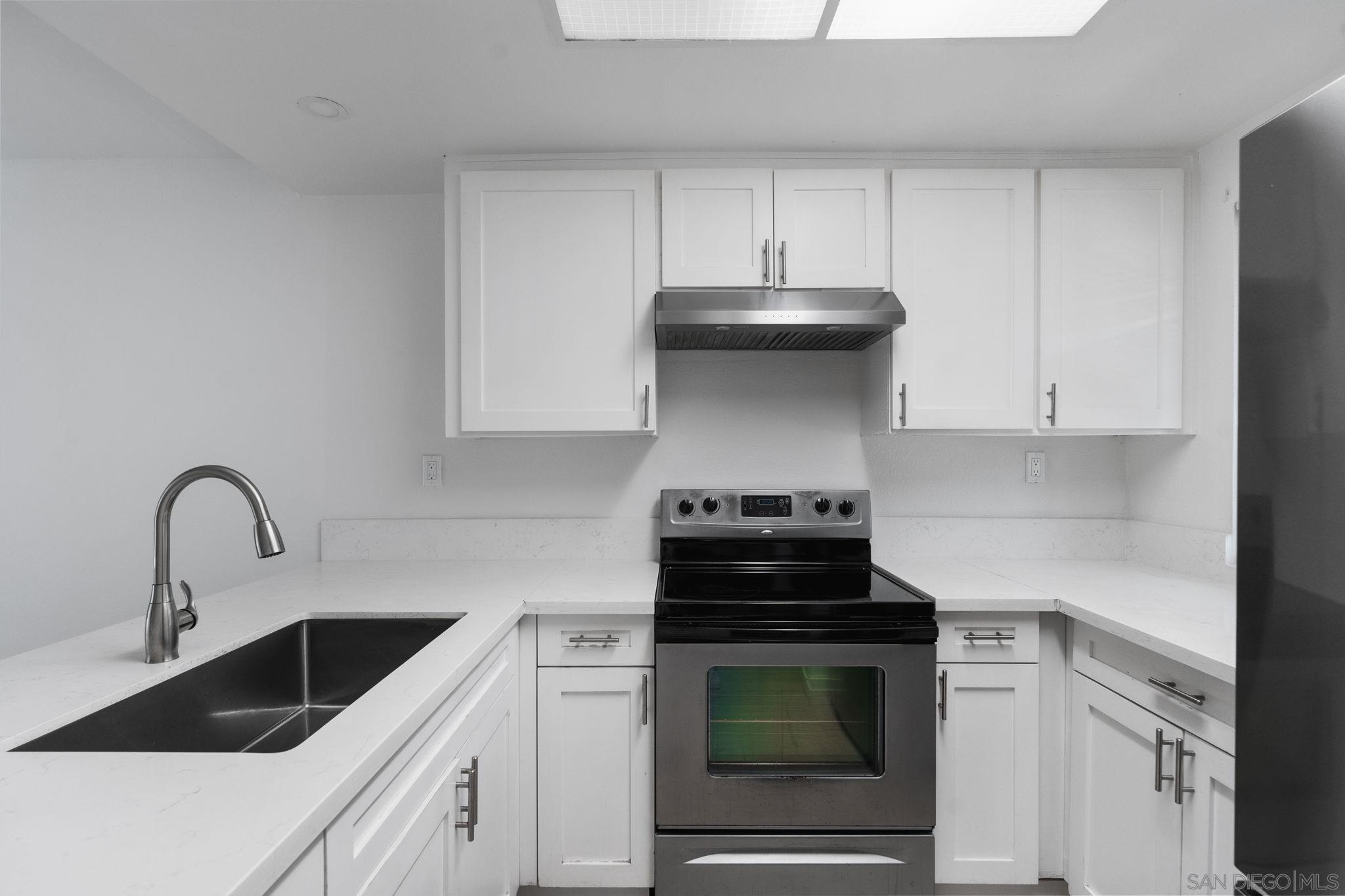 Detail Gallery Image 3 of 26 For 1687  Melrose Ave  #D,  Chula Vista,  CA 91911 - 2 Beds | 2 Baths