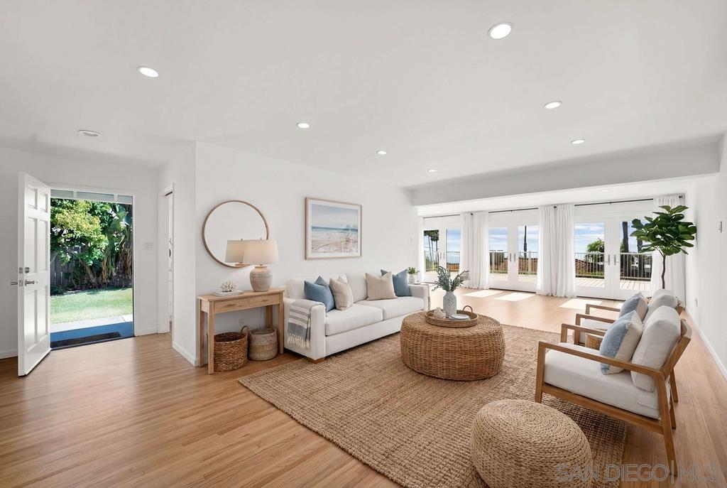 Detail Gallery Image 2 of 37 For 5622  Ladybird Lane, La Jolla,  CA 92037 - 4 Beds | 2 Baths