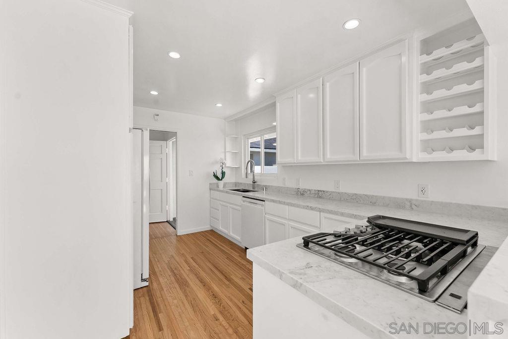 Detail Gallery Image 11 of 37 For 5622  Ladybird Lane, La Jolla,  CA 92037 - 4 Beds | 2 Baths