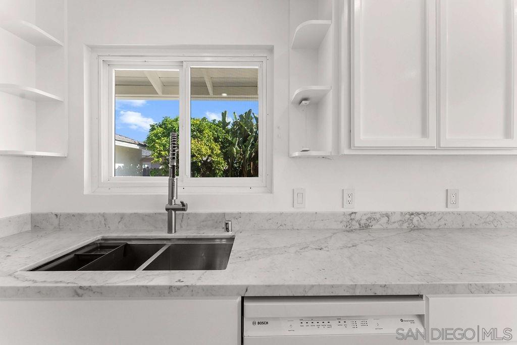 Detail Gallery Image 12 of 37 For 5622  Ladybird Lane, La Jolla,  CA 92037 - 4 Beds | 2 Baths