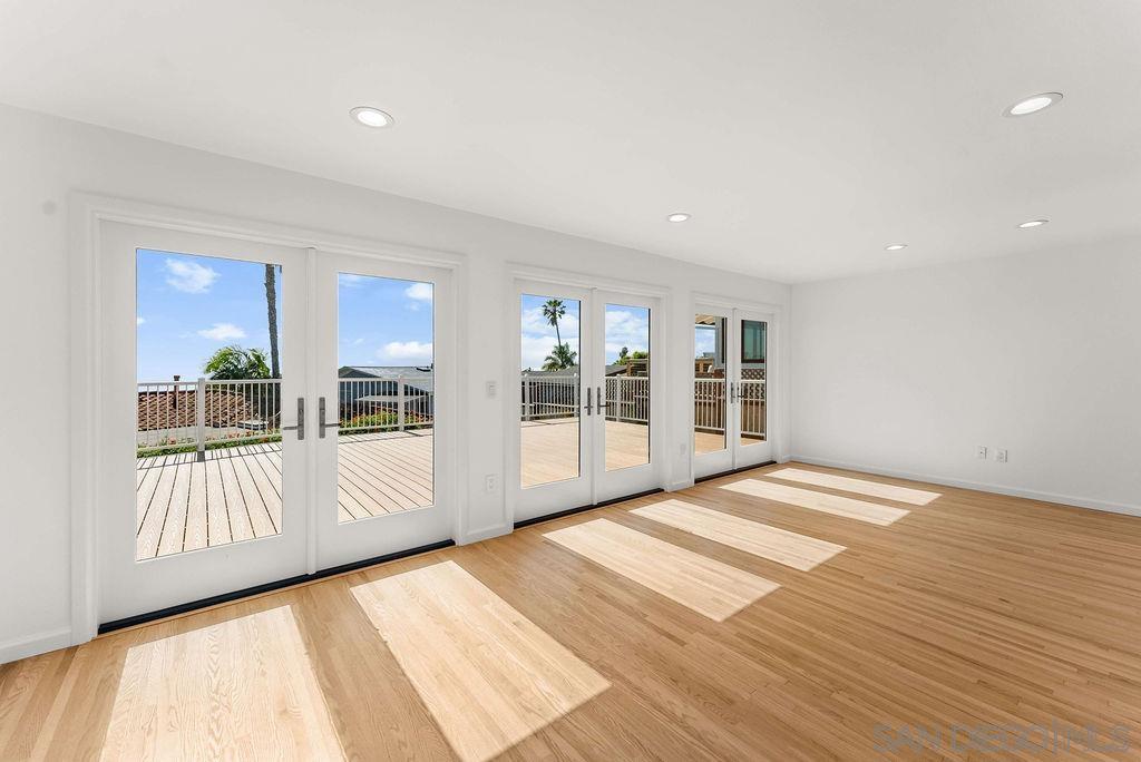 Detail Gallery Image 4 of 37 For 5622  Ladybird Lane, La Jolla,  CA 92037 - 4 Beds | 2 Baths