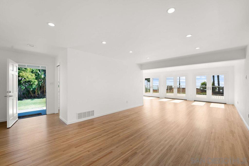 Detail Gallery Image 7 of 37 For 5622  Ladybird Lane, La Jolla,  CA 92037 - 4 Beds | 2 Baths