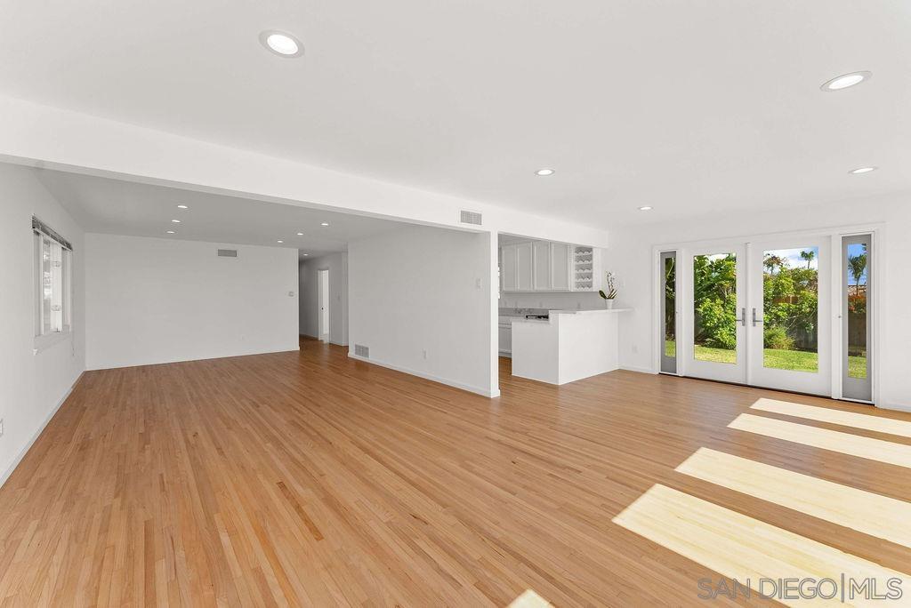 Detail Gallery Image 8 of 37 For 5622  Ladybird Lane, La Jolla,  CA 92037 - 4 Beds | 2 Baths