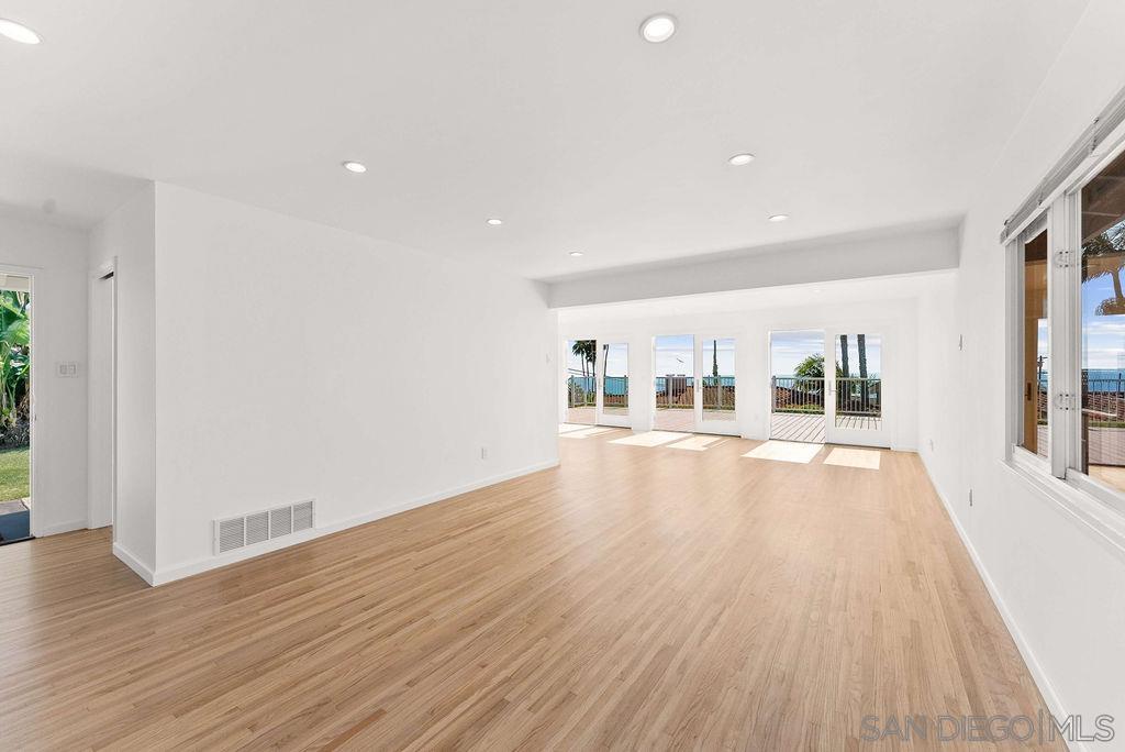 Detail Gallery Image 9 of 37 For 5622  Ladybird Lane, La Jolla,  CA 92037 - 4 Beds | 2 Baths