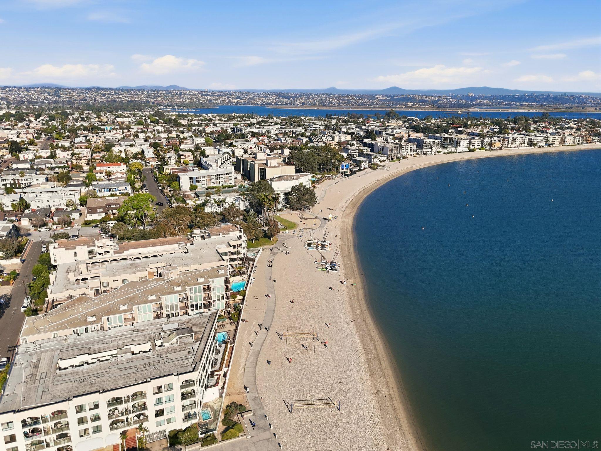 Detail Gallery Image 2 of 53 For 4016  Gresham  #D1,  San Diego,  CA 92109 - 2 Beds | 2 Baths