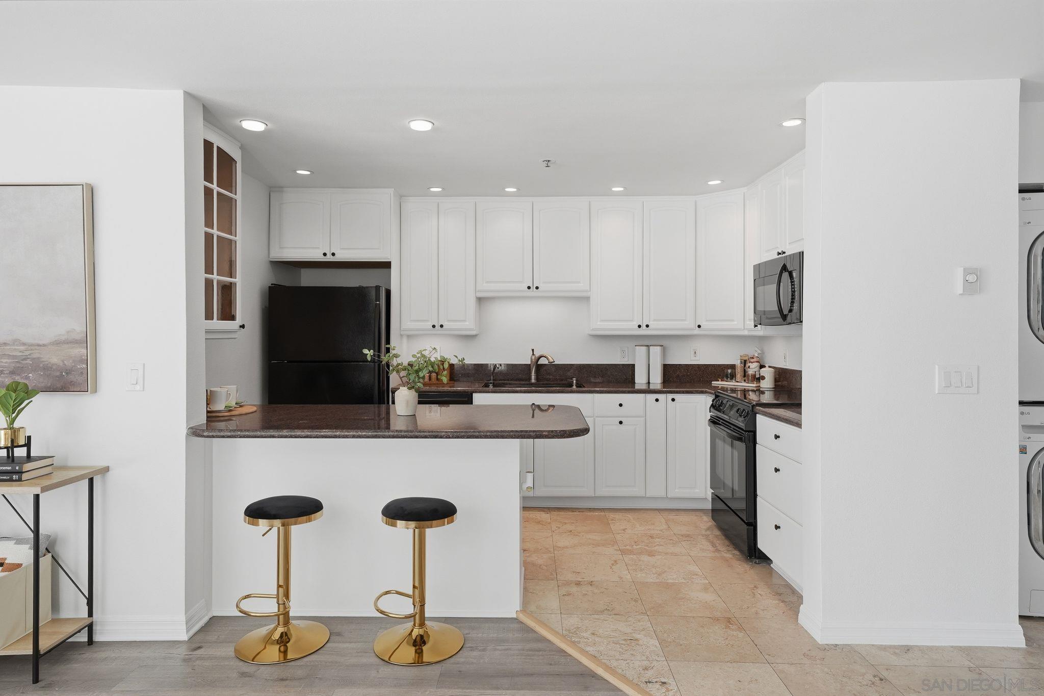 Detail Gallery Image 18 of 53 For 4016  Gresham  #D1,  San Diego,  CA 92109 - 2 Beds | 2 Baths