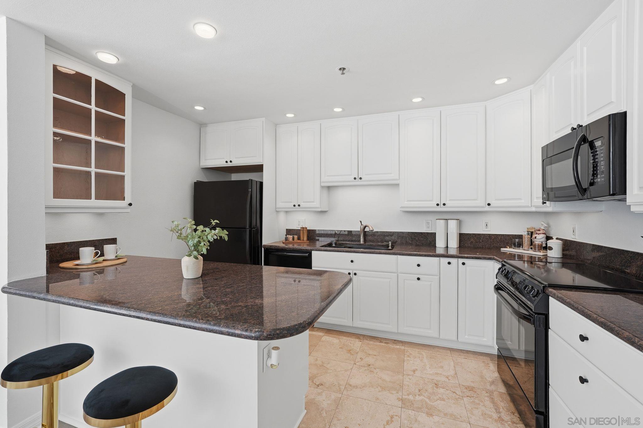Detail Gallery Image 19 of 53 For 4016  Gresham  #D1,  San Diego,  CA 92109 - 2 Beds | 2 Baths