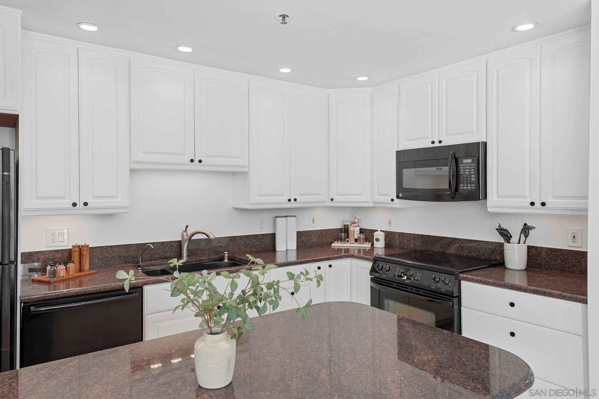 Detail Gallery Image 20 of 53 For 4016  Gresham  #D1,  San Diego,  CA 92109 - 2 Beds | 2 Baths