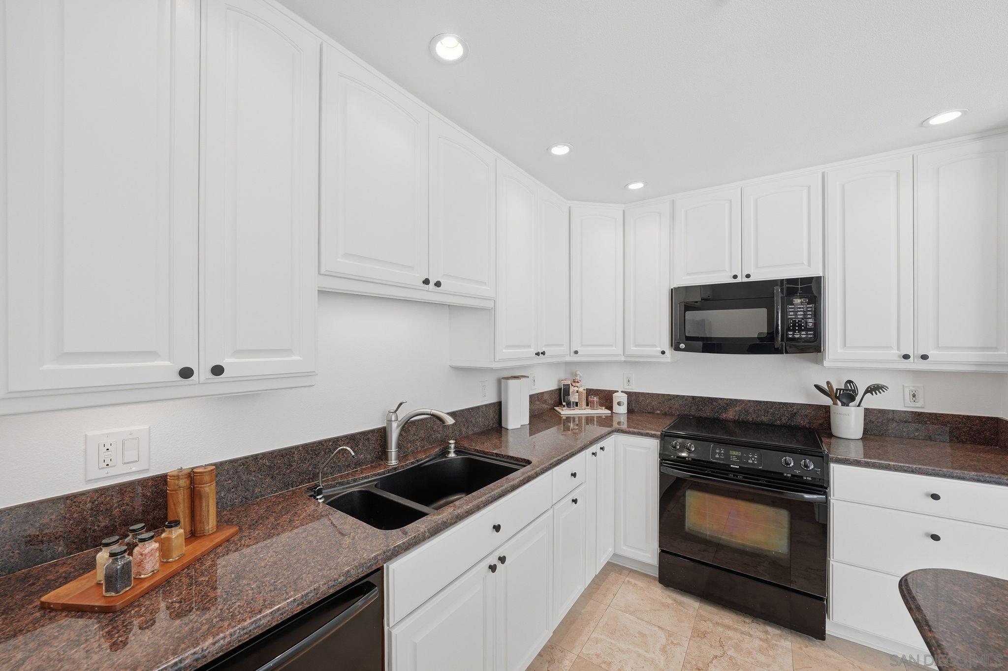 Detail Gallery Image 22 of 53 For 4016  Gresham  #D1,  San Diego,  CA 92109 - 2 Beds | 2 Baths