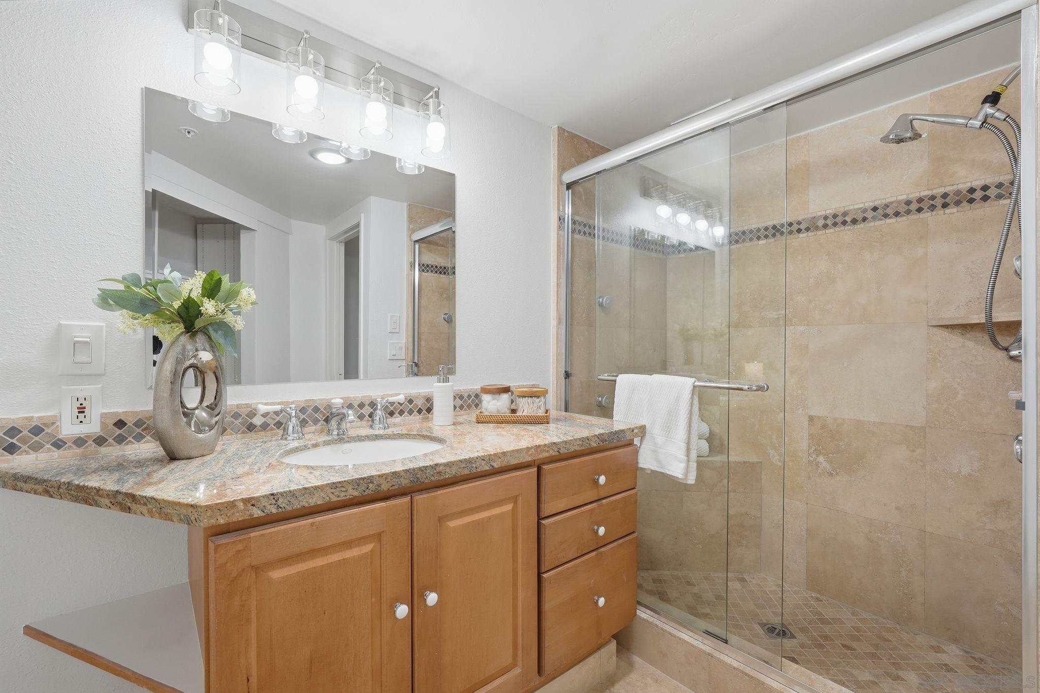 Detail Gallery Image 31 of 53 For 4016  Gresham  #D1,  San Diego,  CA 92109 - 2 Beds | 2 Baths