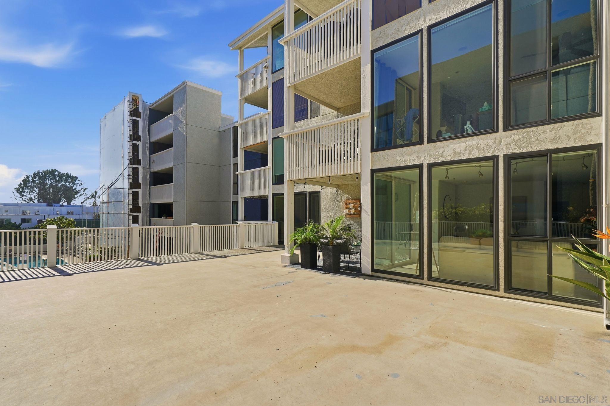 Detail Gallery Image 41 of 53 For 4016  Gresham  #D1,  San Diego,  CA 92109 - 2 Beds | 2 Baths