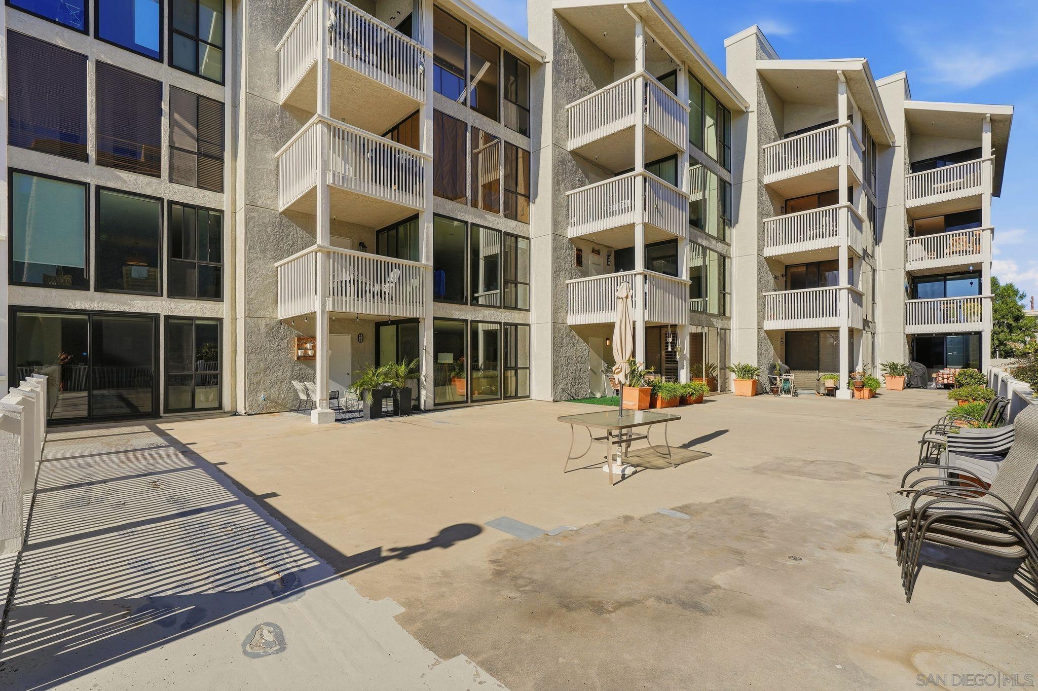 Detail Gallery Image 42 of 53 For 4016  Gresham  #D1,  San Diego,  CA 92109 - 2 Beds | 2 Baths