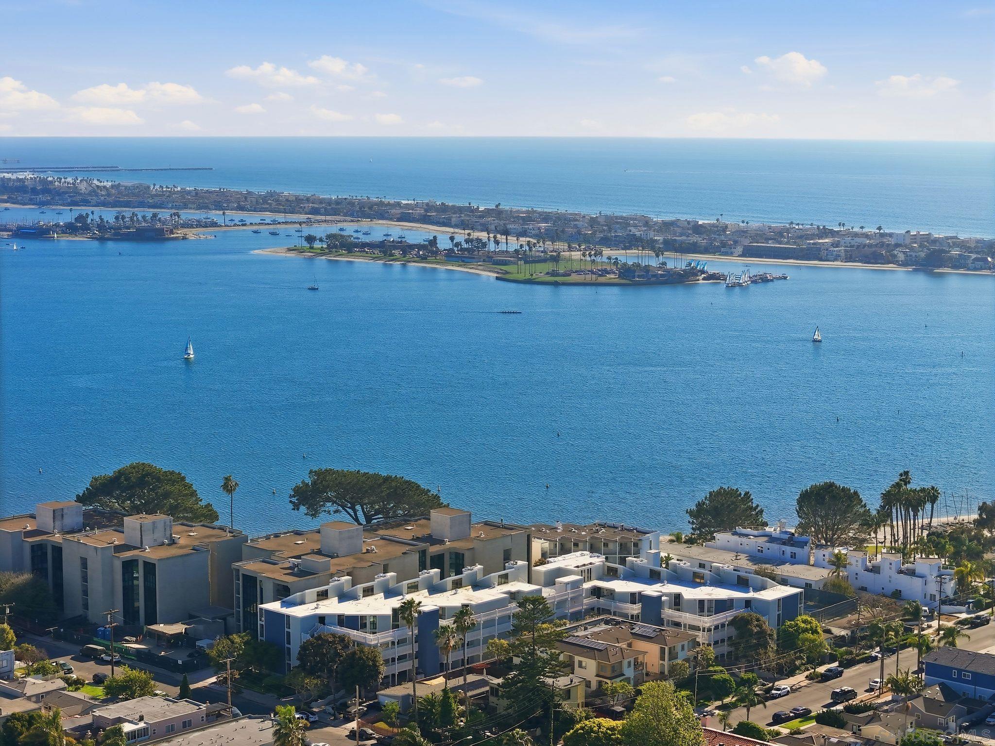 Detail Gallery Image 49 of 53 For 4016  Gresham  #D1,  San Diego,  CA 92109 - 2 Beds | 2 Baths