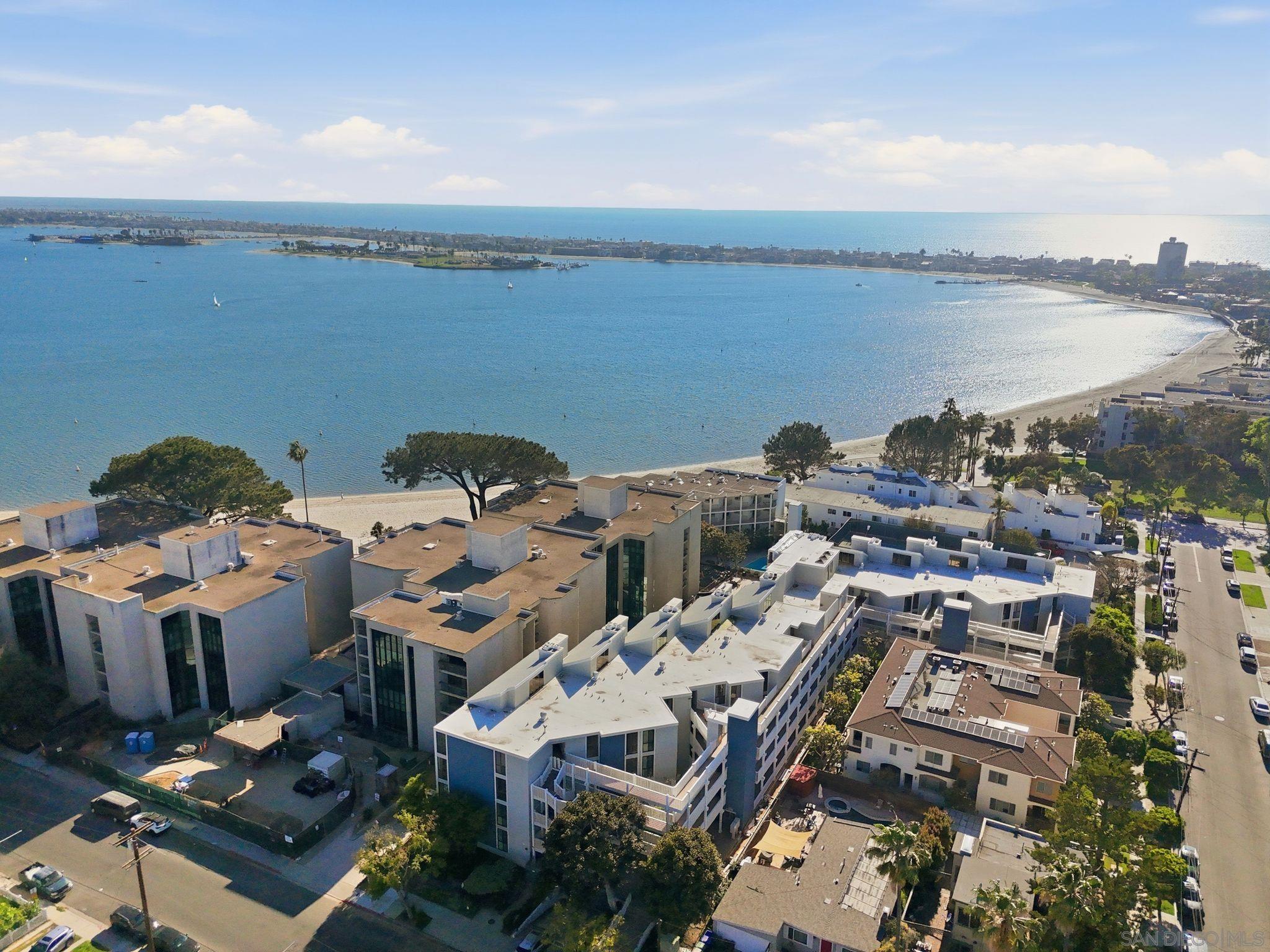 Detail Gallery Image 6 of 53 For 4016  Gresham  #D1,  San Diego,  CA 92109 - 2 Beds | 2 Baths