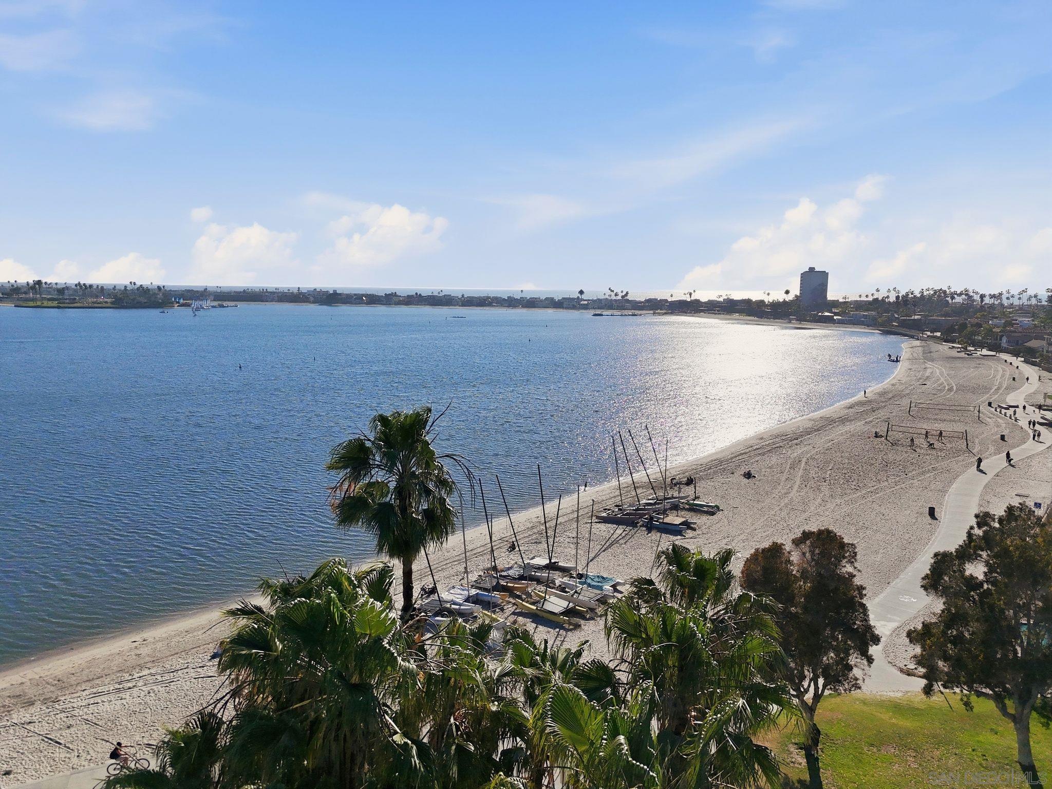 Detail Gallery Image 7 of 53 For 4016  Gresham  #D1,  San Diego,  CA 92109 - 2 Beds | 2 Baths