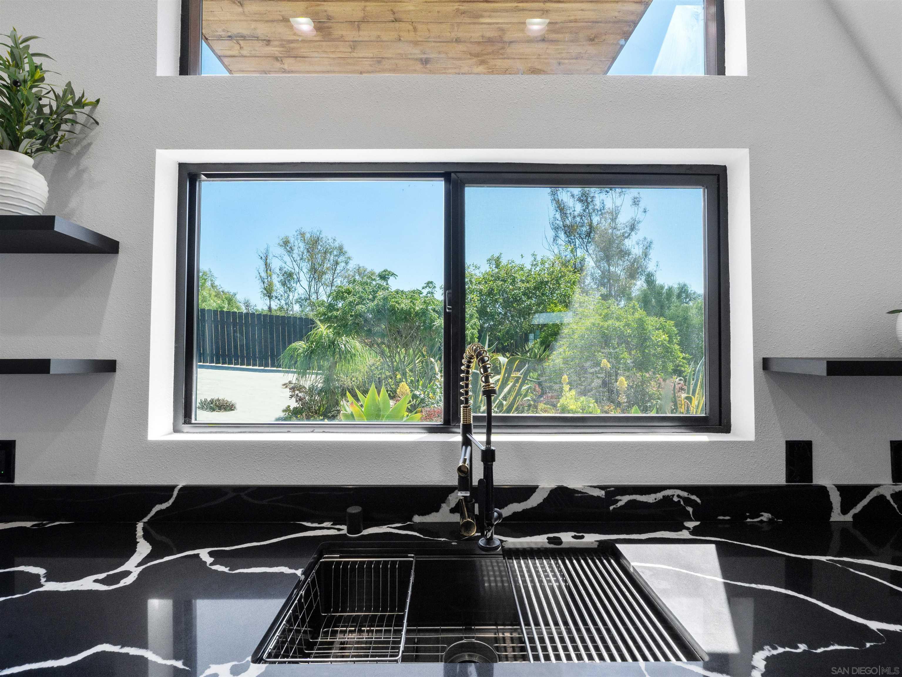 Detail Gallery Image 11 of 51 For 6937  Madrone, San Diego,  CA 92114 - 3 Beds | 2 Baths