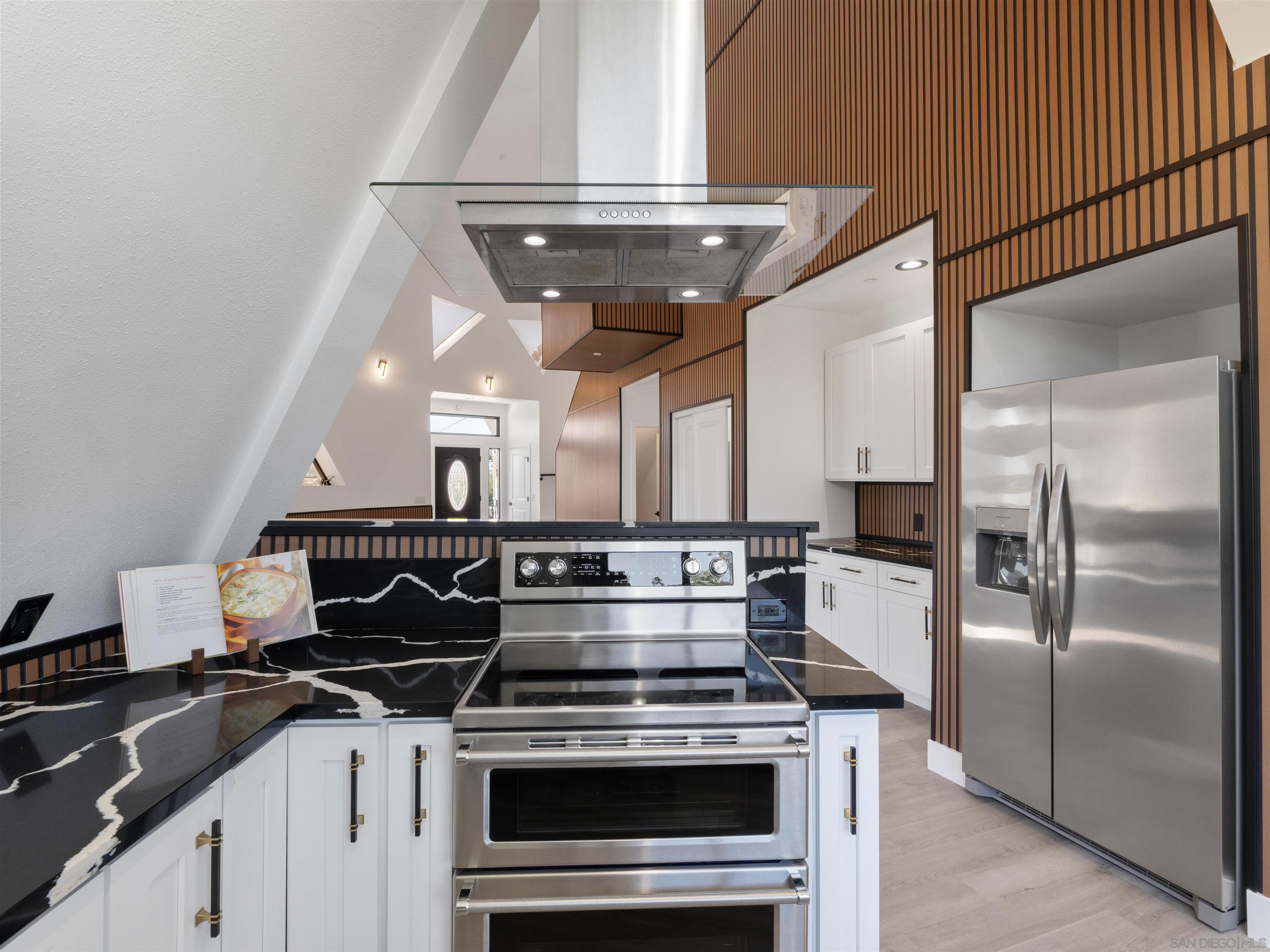 Detail Gallery Image 12 of 51 For 6937  Madrone, San Diego,  CA 92114 - 3 Beds | 2 Baths