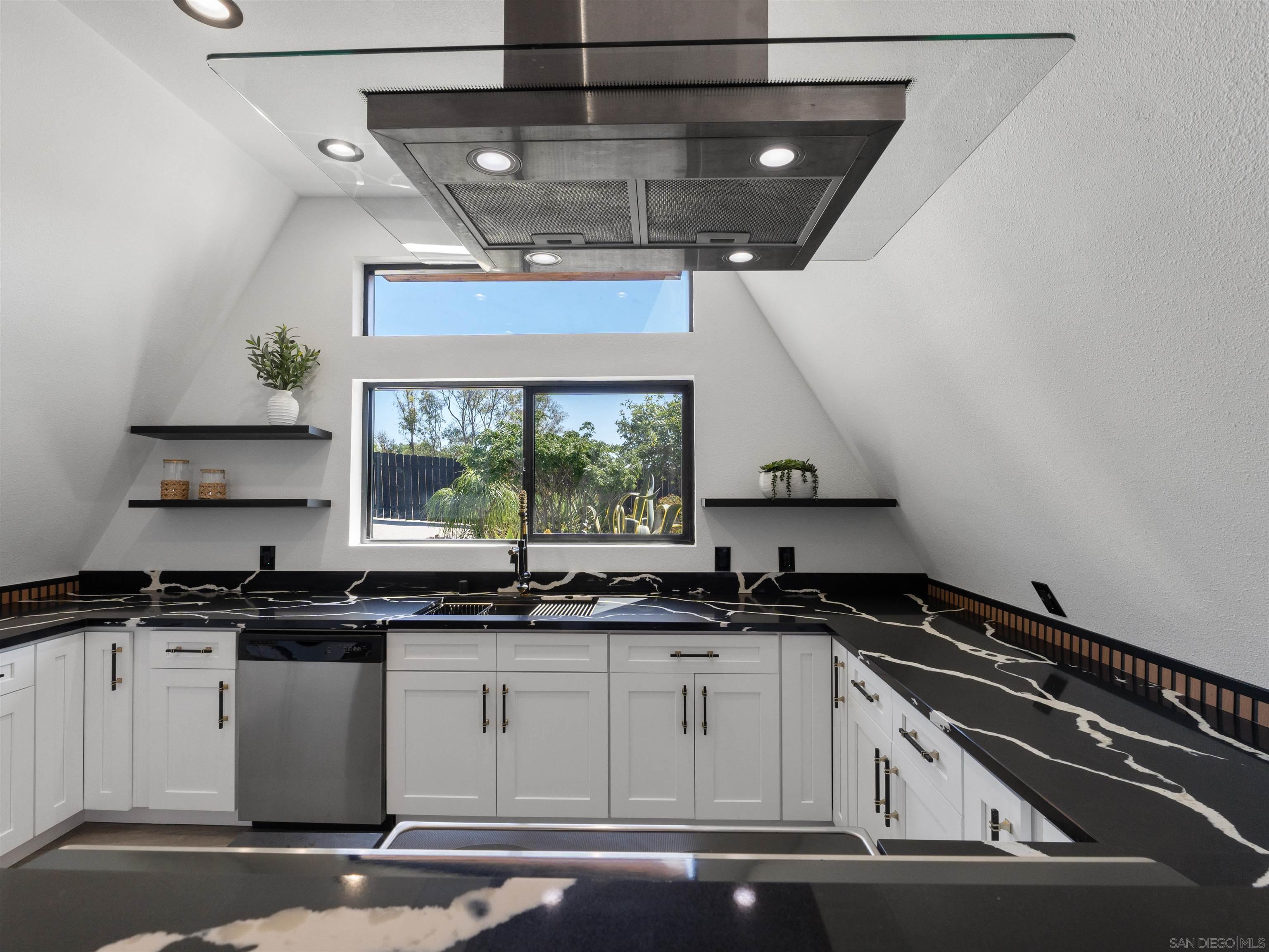 Detail Gallery Image 14 of 51 For 6937  Madrone, San Diego,  CA 92114 - 3 Beds | 2 Baths