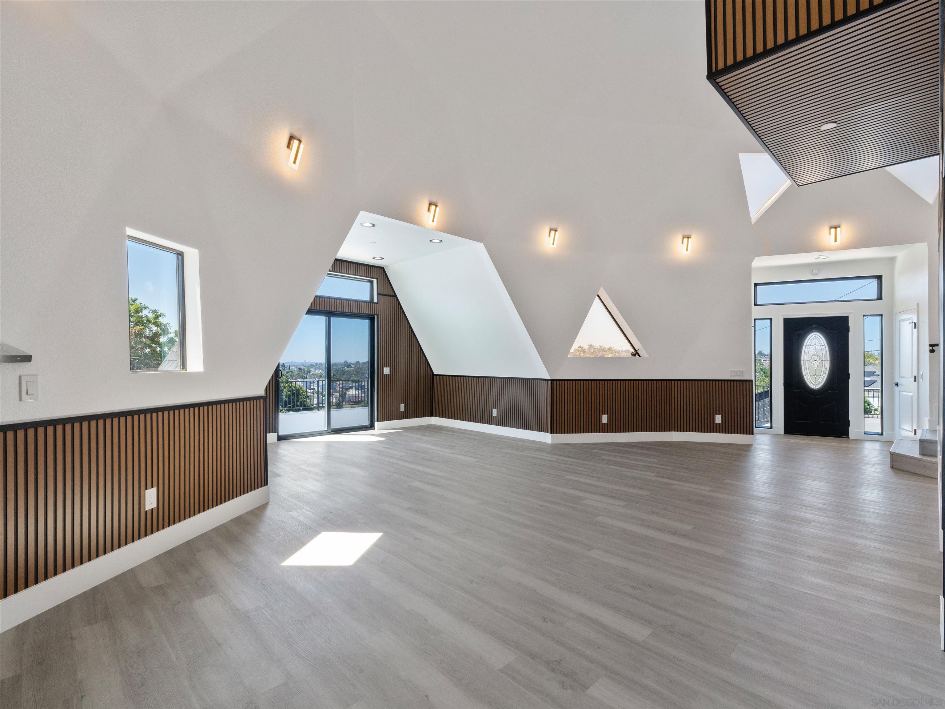 Detail Gallery Image 15 of 51 For 6937  Madrone, San Diego,  CA 92114 - 3 Beds | 2 Baths