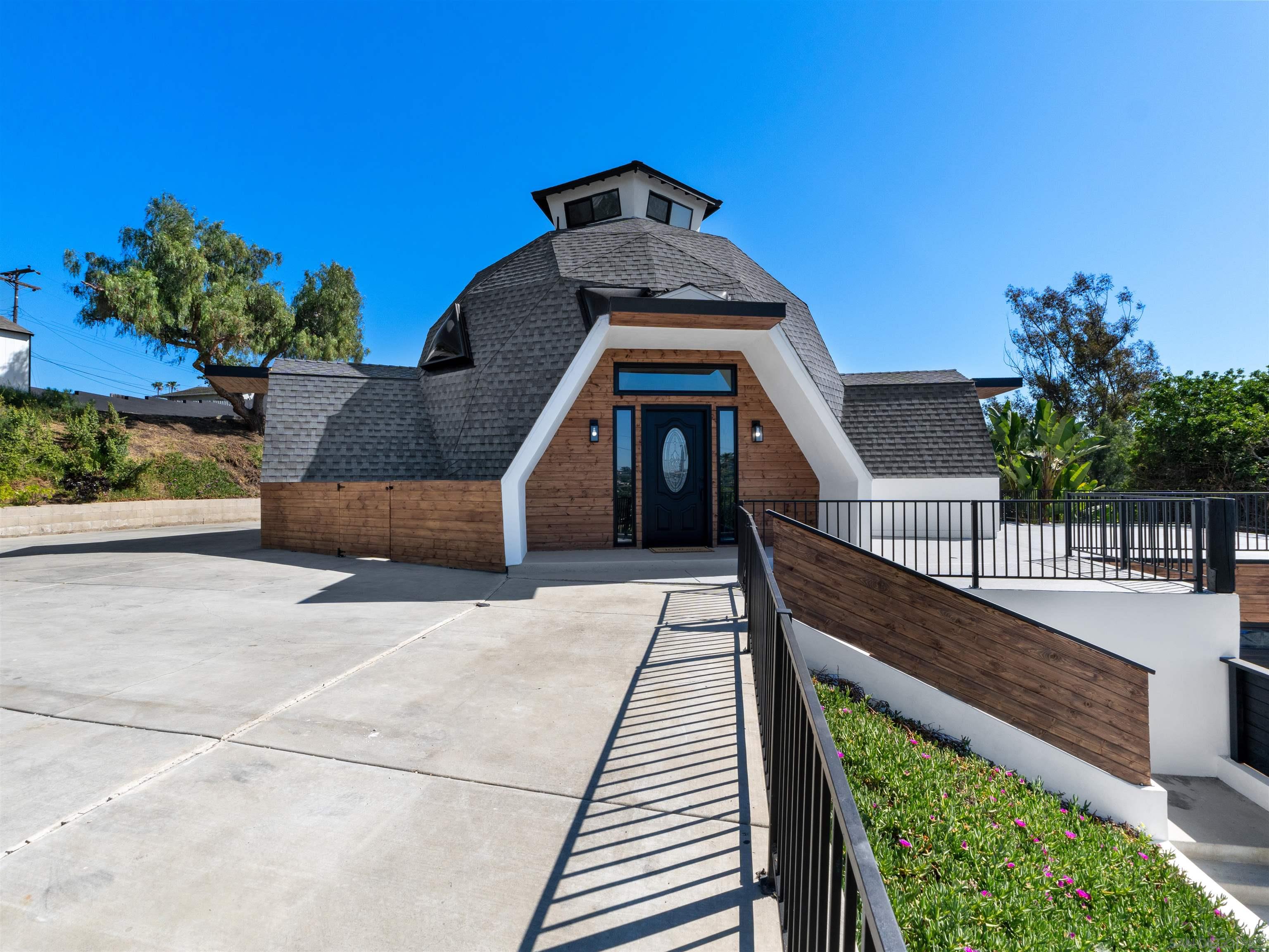 Detail Gallery Image 3 of 51 For 6937  Madrone, San Diego,  CA 92114 - 3 Beds | 2 Baths