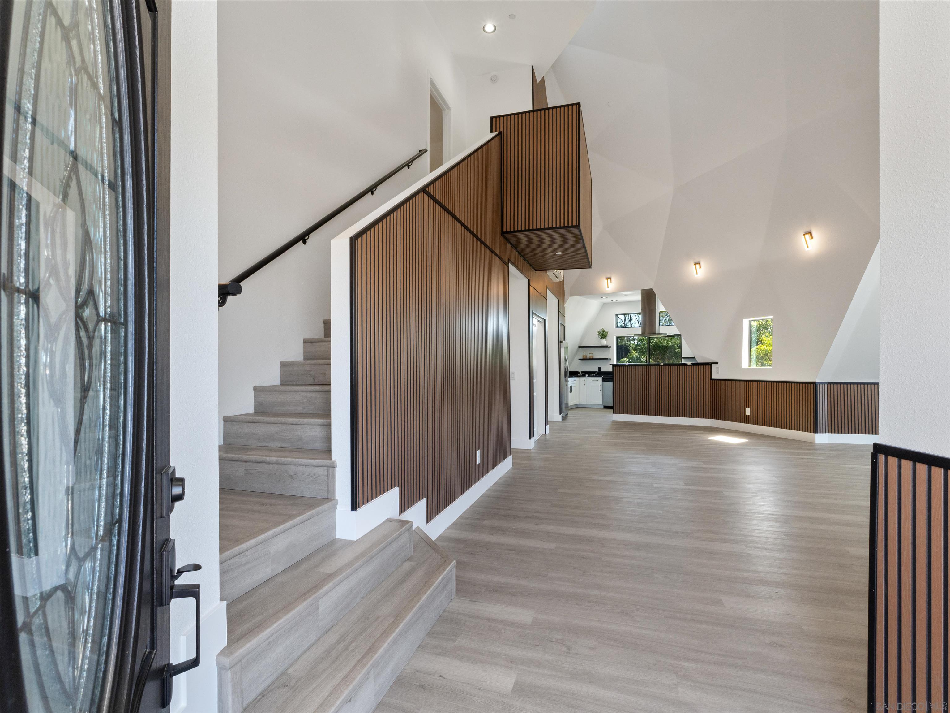 Detail Gallery Image 5 of 51 For 6937  Madrone, San Diego,  CA 92114 - 3 Beds | 2 Baths