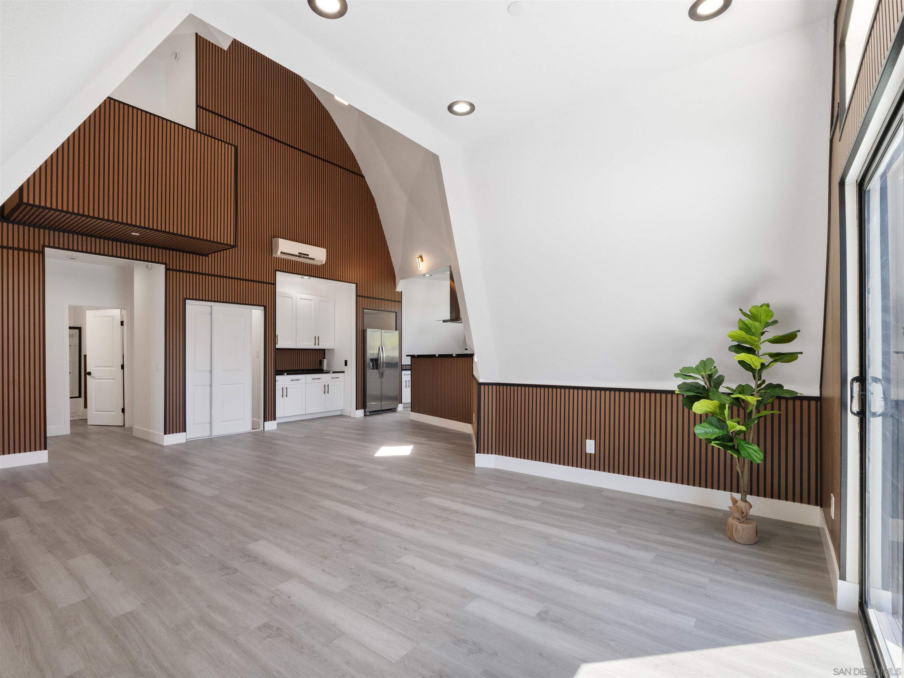 Detail Gallery Image 9 of 51 For 6937  Madrone, San Diego,  CA 92114 - 3 Beds | 2 Baths