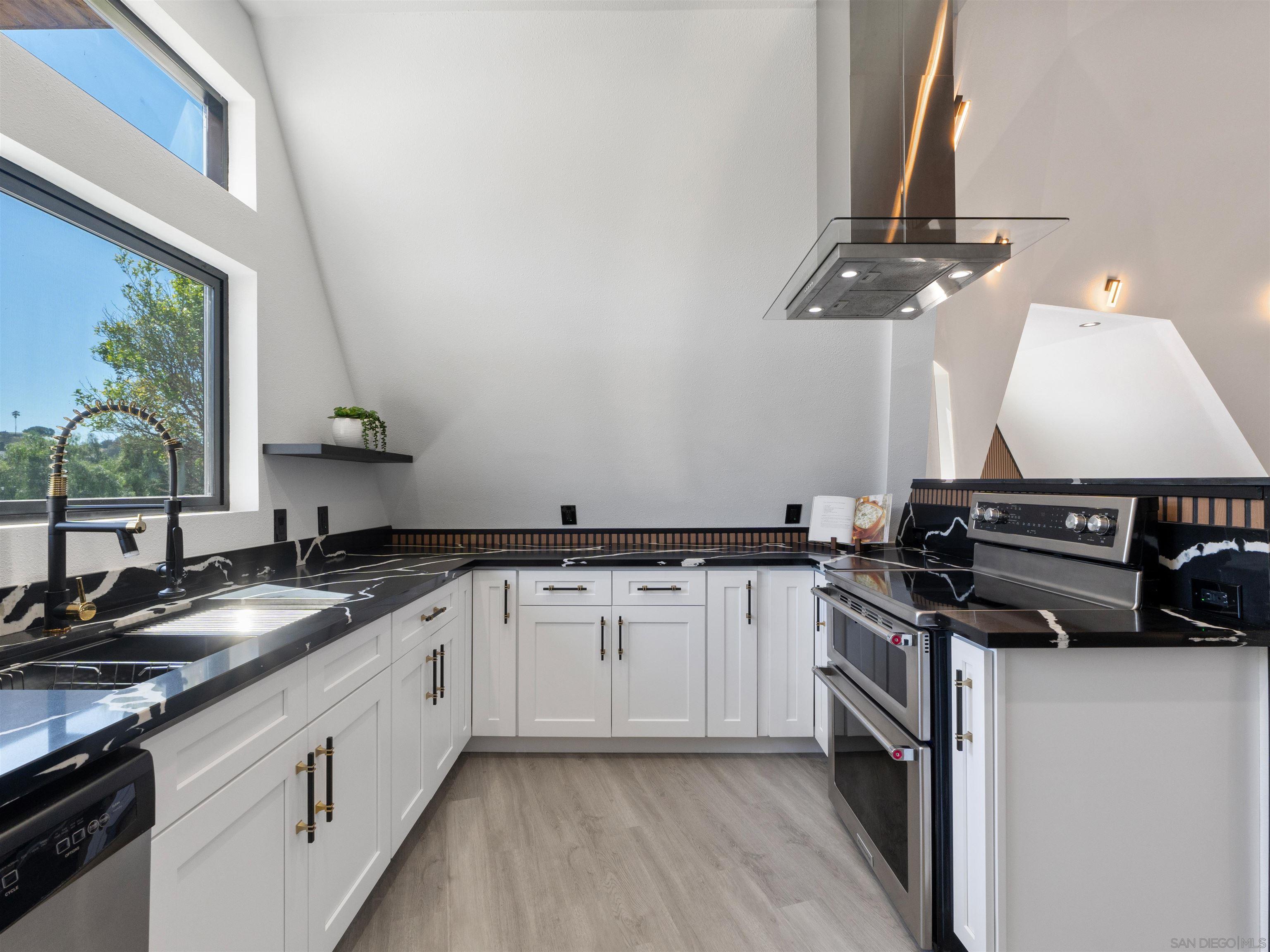 Detail Gallery Image 10 of 51 For 6937  Madrone, San Diego,  CA 92114 - 3 Beds | 2 Baths