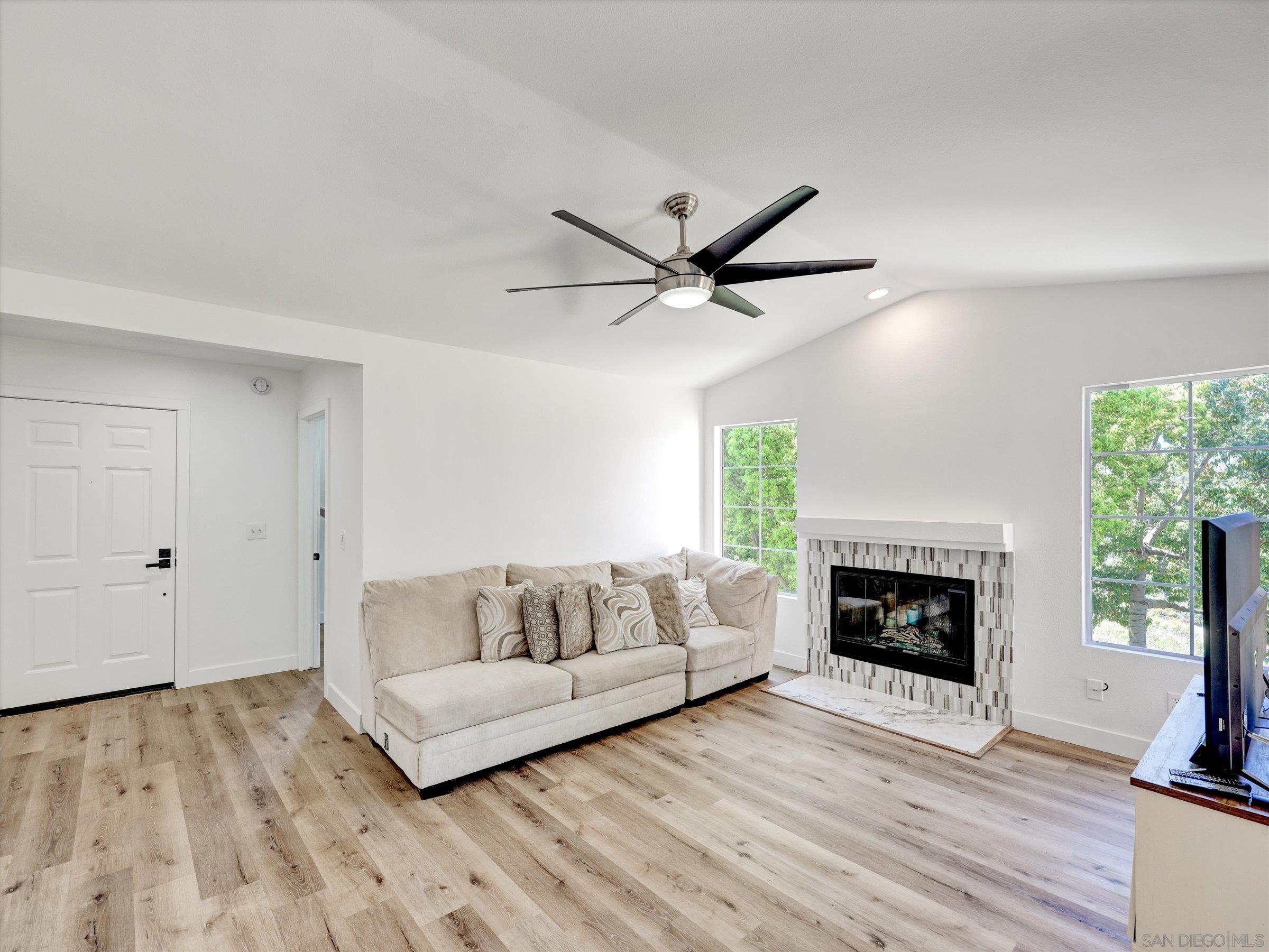 Detail Gallery Image 4 of 21 For 18826  Caminito Cantilena  #113,  San Diego,  CA 92128 - 3 Beds | 2 Baths