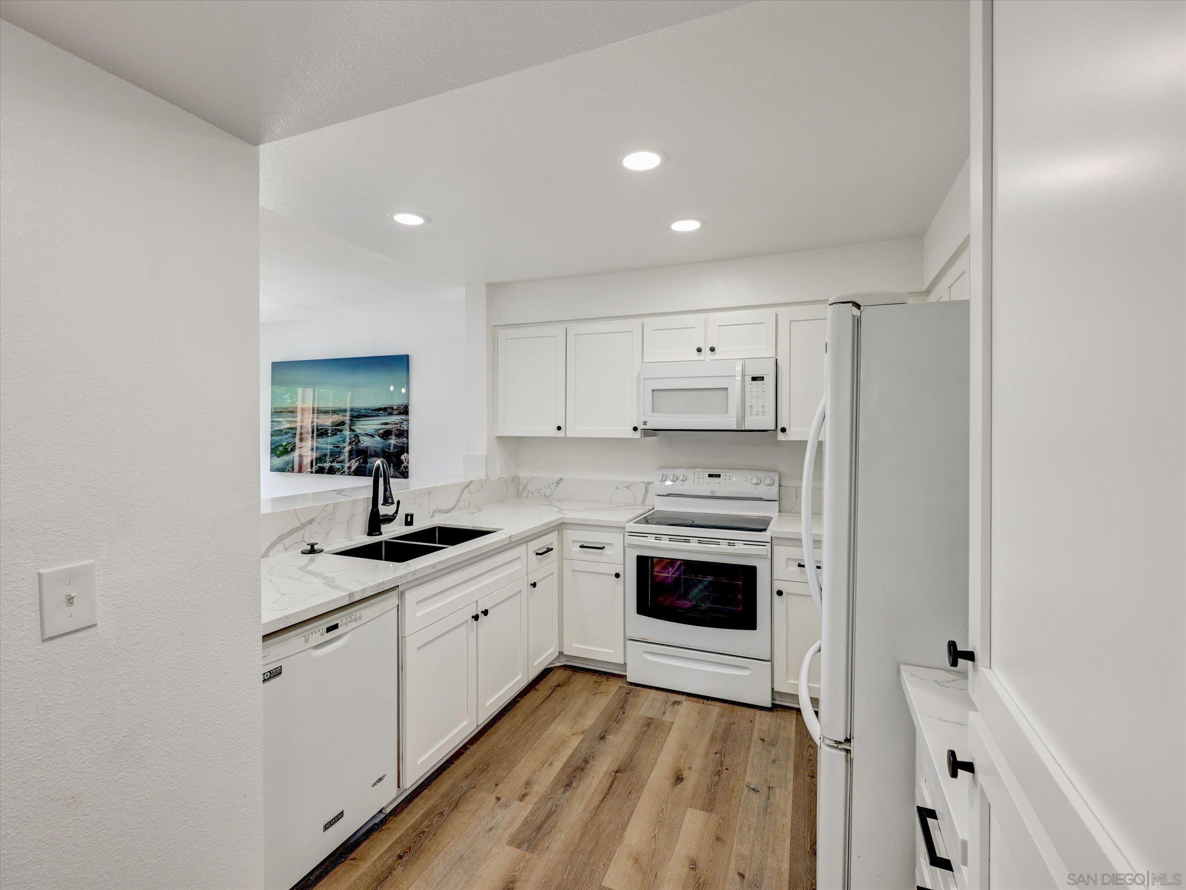 Detail Gallery Image 7 of 21 For 18826  Caminito Cantilena  #113,  San Diego,  CA 92128 - 3 Beds | 2 Baths