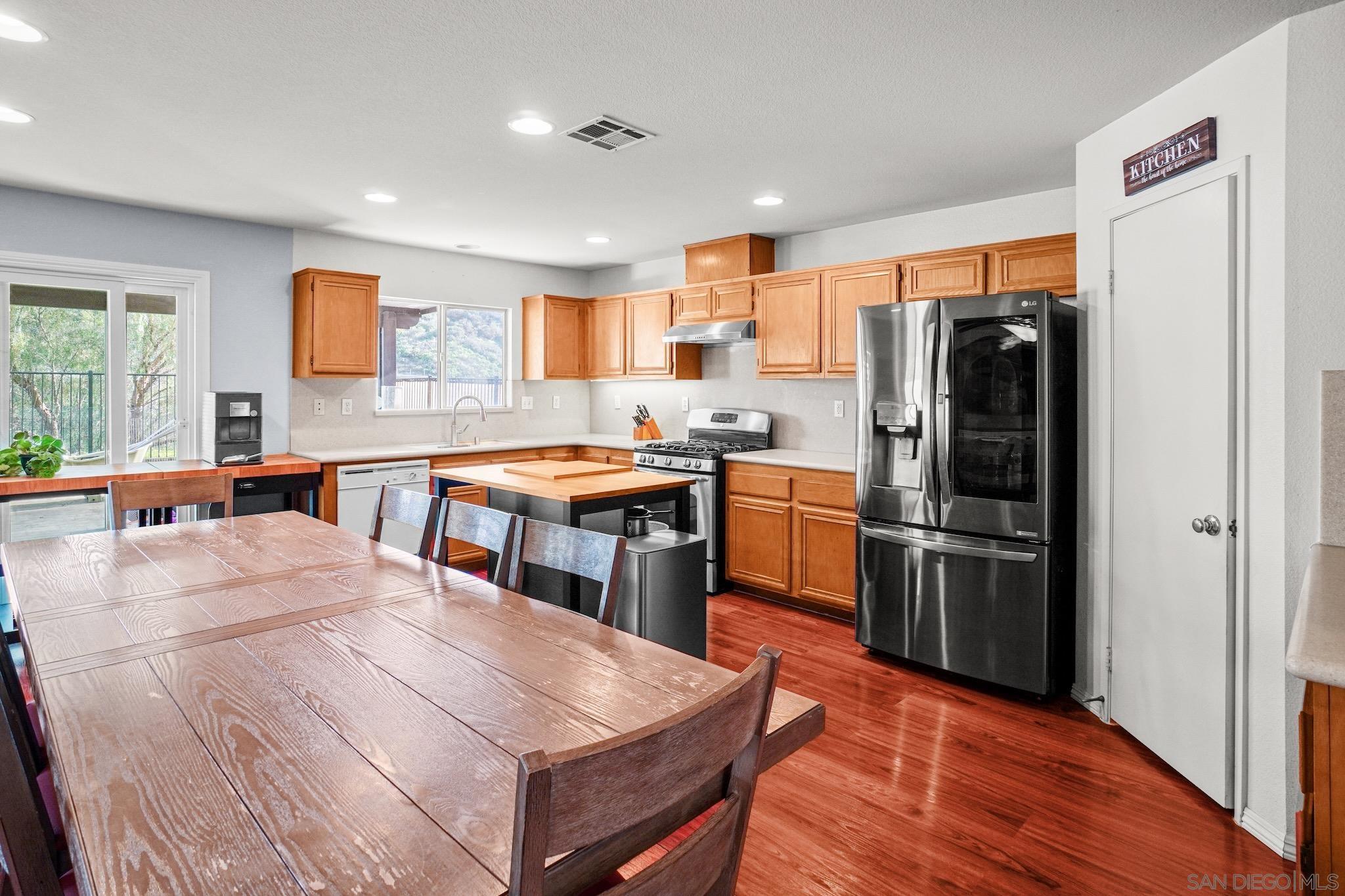 Detail Gallery Image 4 of 32 For 5031  Cimarron Way, San Diego,  CA 92154 - 5 Beds | 3 Baths