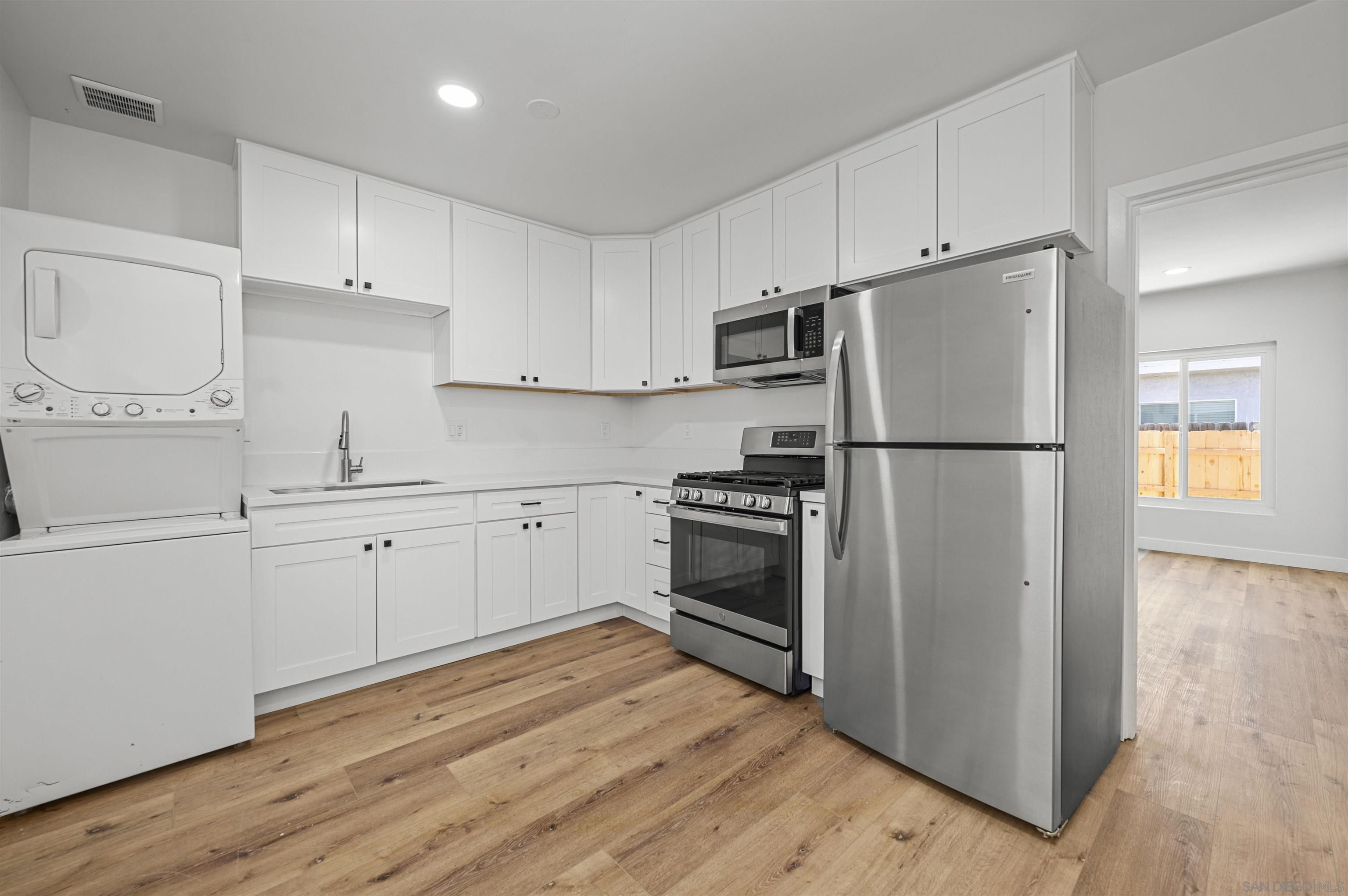 Front Image Thumbnail for SD260007294