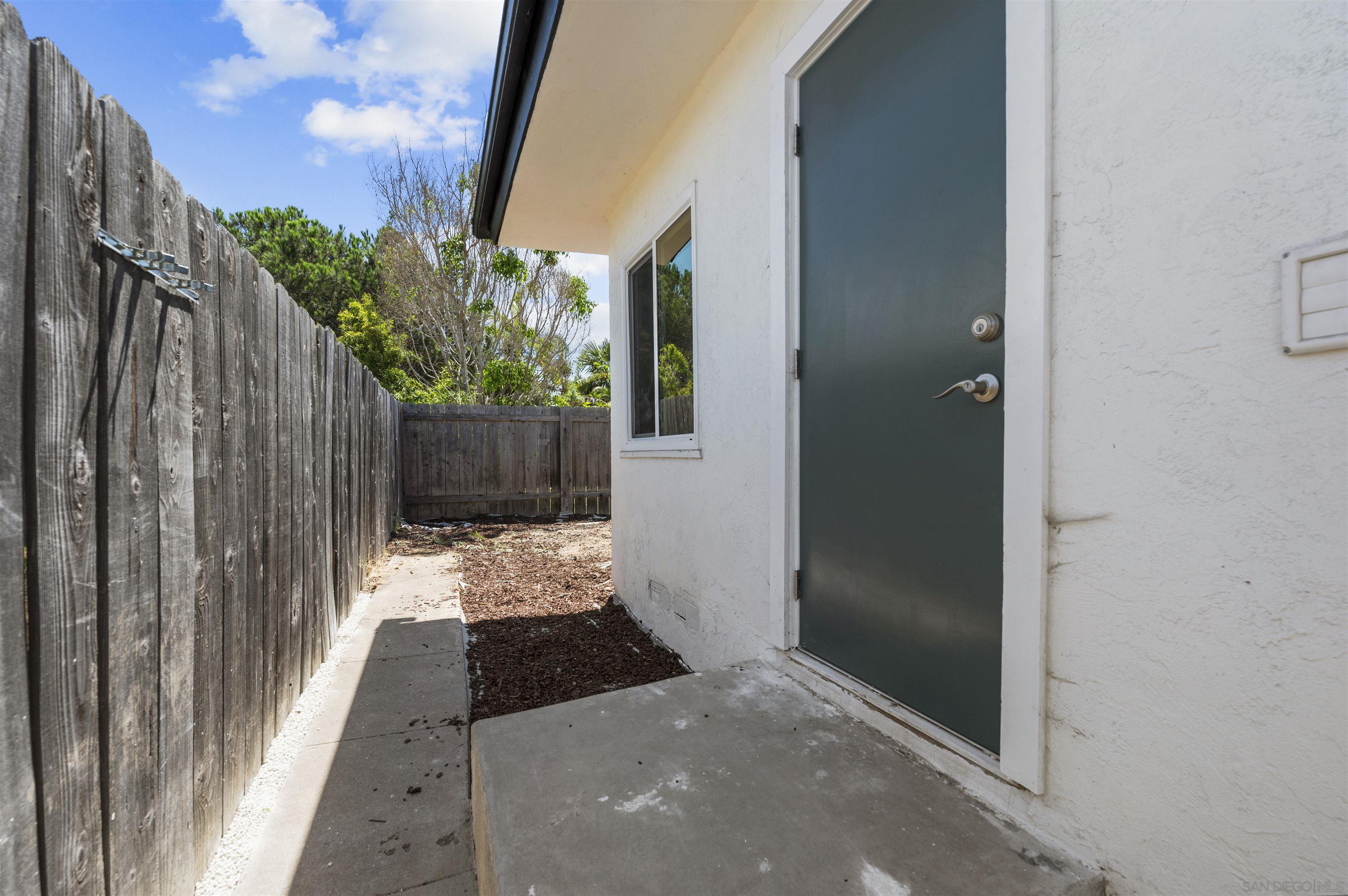 Detail Gallery Image 15 of 40 For 6979-81  Amherst, San Diego,  CA 92115 - – Beds | – Baths