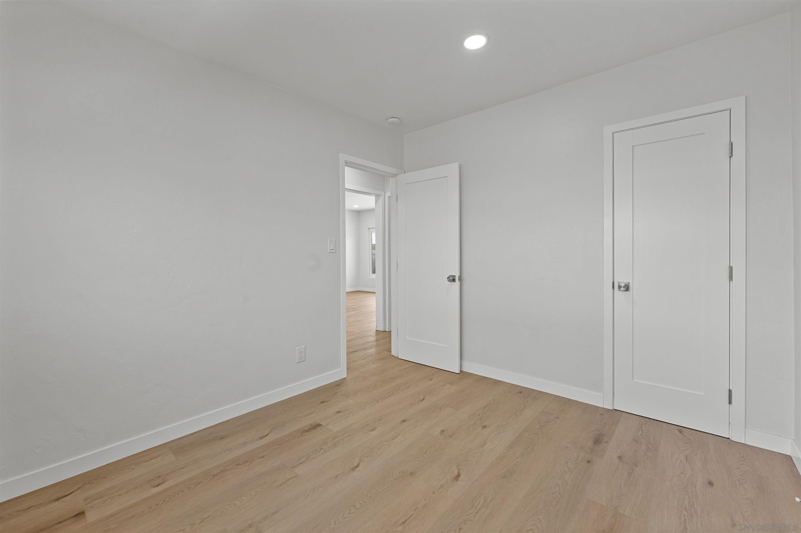 Detail Gallery Image 16 of 40 For 6979-81  Amherst, San Diego,  CA 92115 - – Beds | – Baths