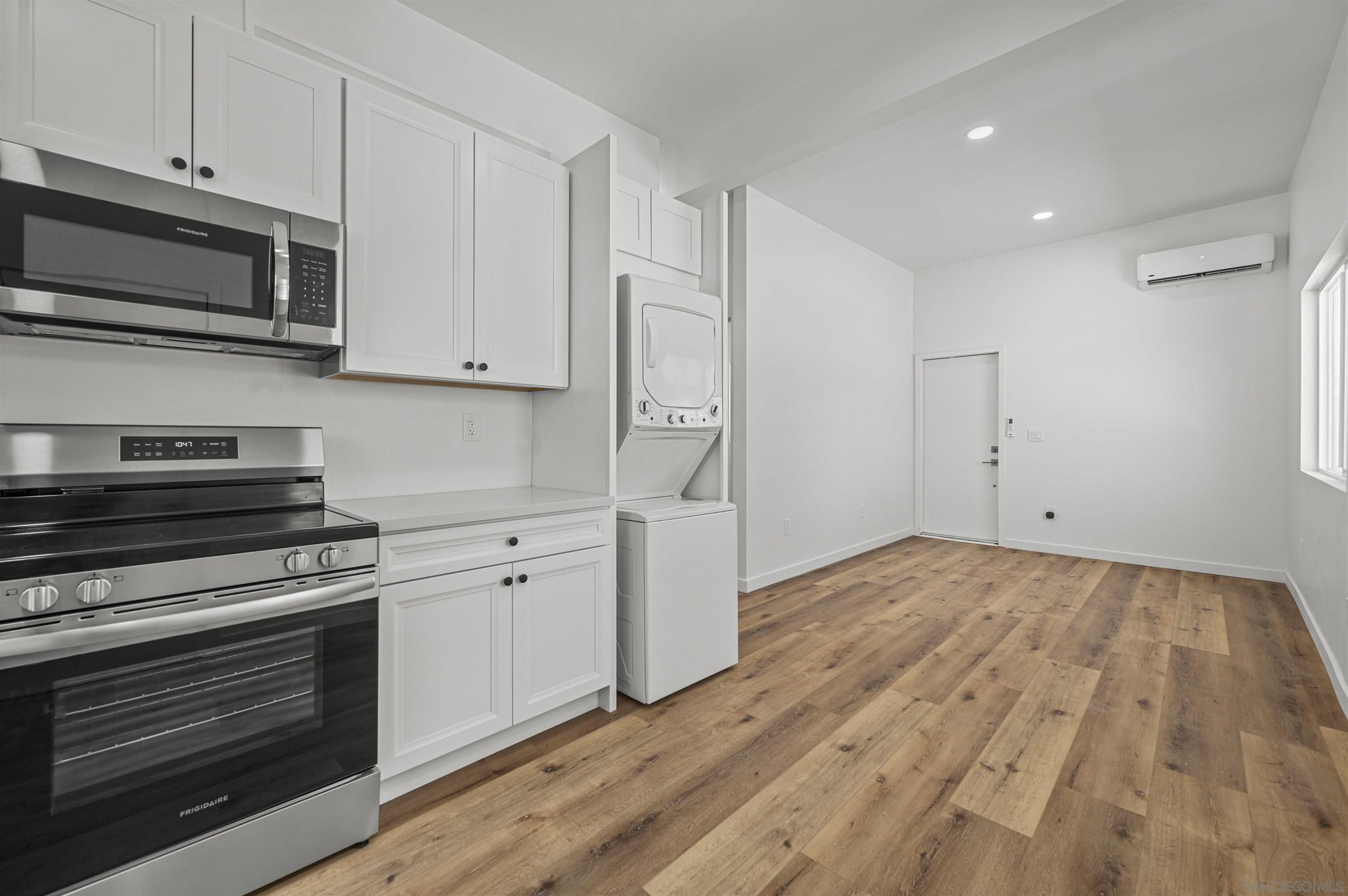 Detail Gallery Image 3 of 40 For 6979-81  Amherst, San Diego,  CA 92115 - – Beds | – Baths