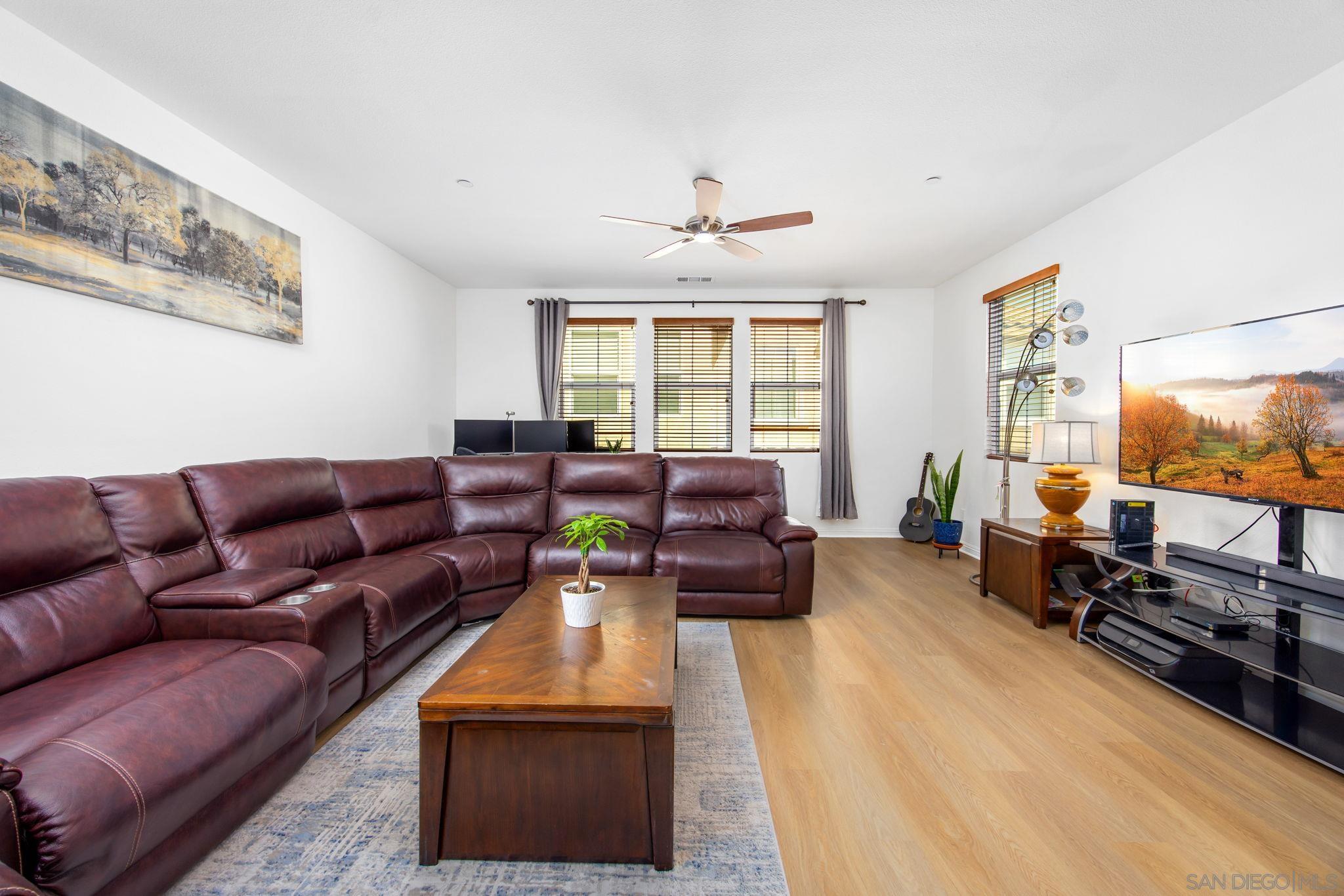 Detail Gallery Image 13 of 39 For 1818  Santa Christina Ave, Chula Vista,  CA 91913 - 4 Beds | 3/1 Baths