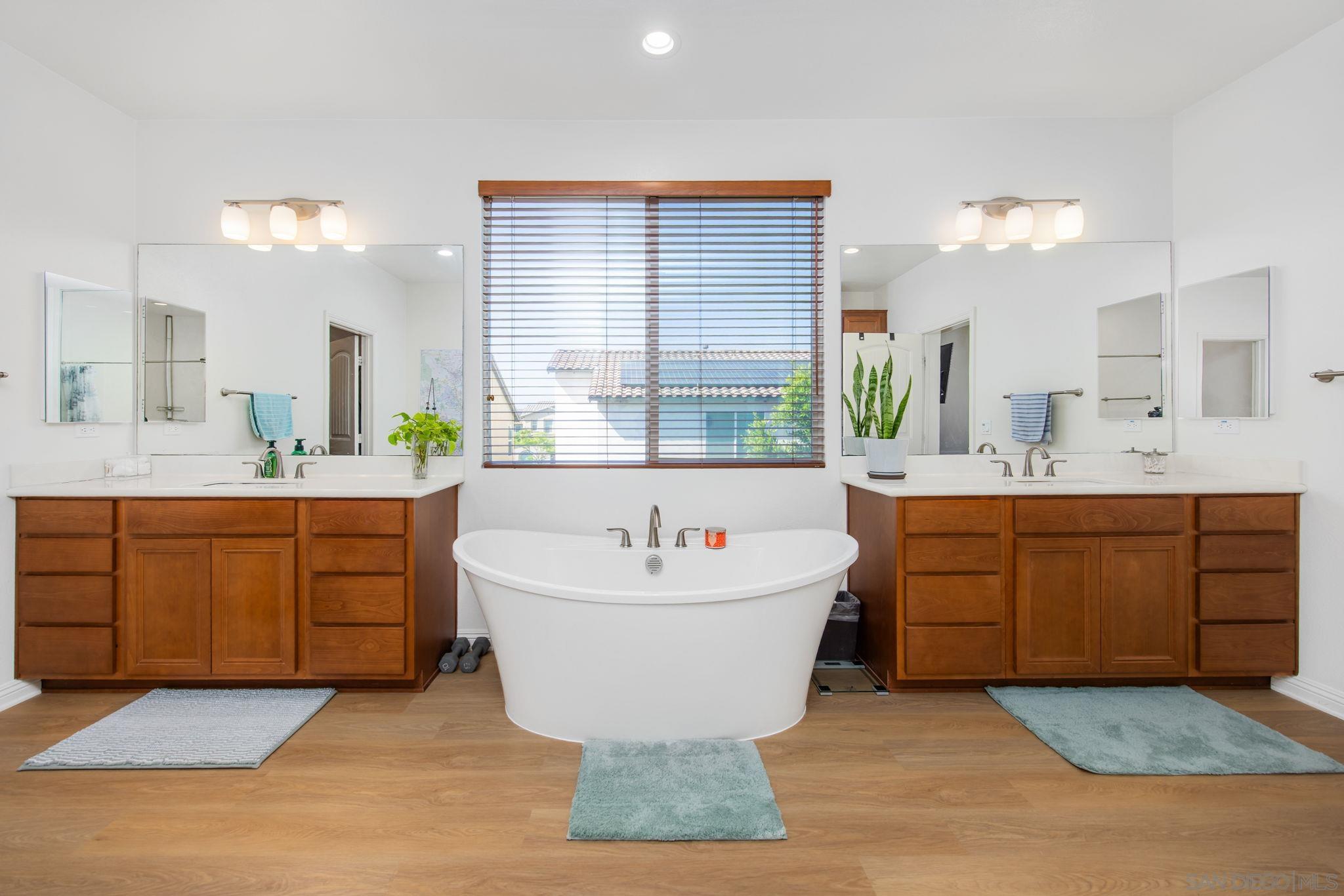 Detail Gallery Image 18 of 39 For 1818  Santa Christina Ave, Chula Vista,  CA 91913 - 4 Beds | 3/1 Baths