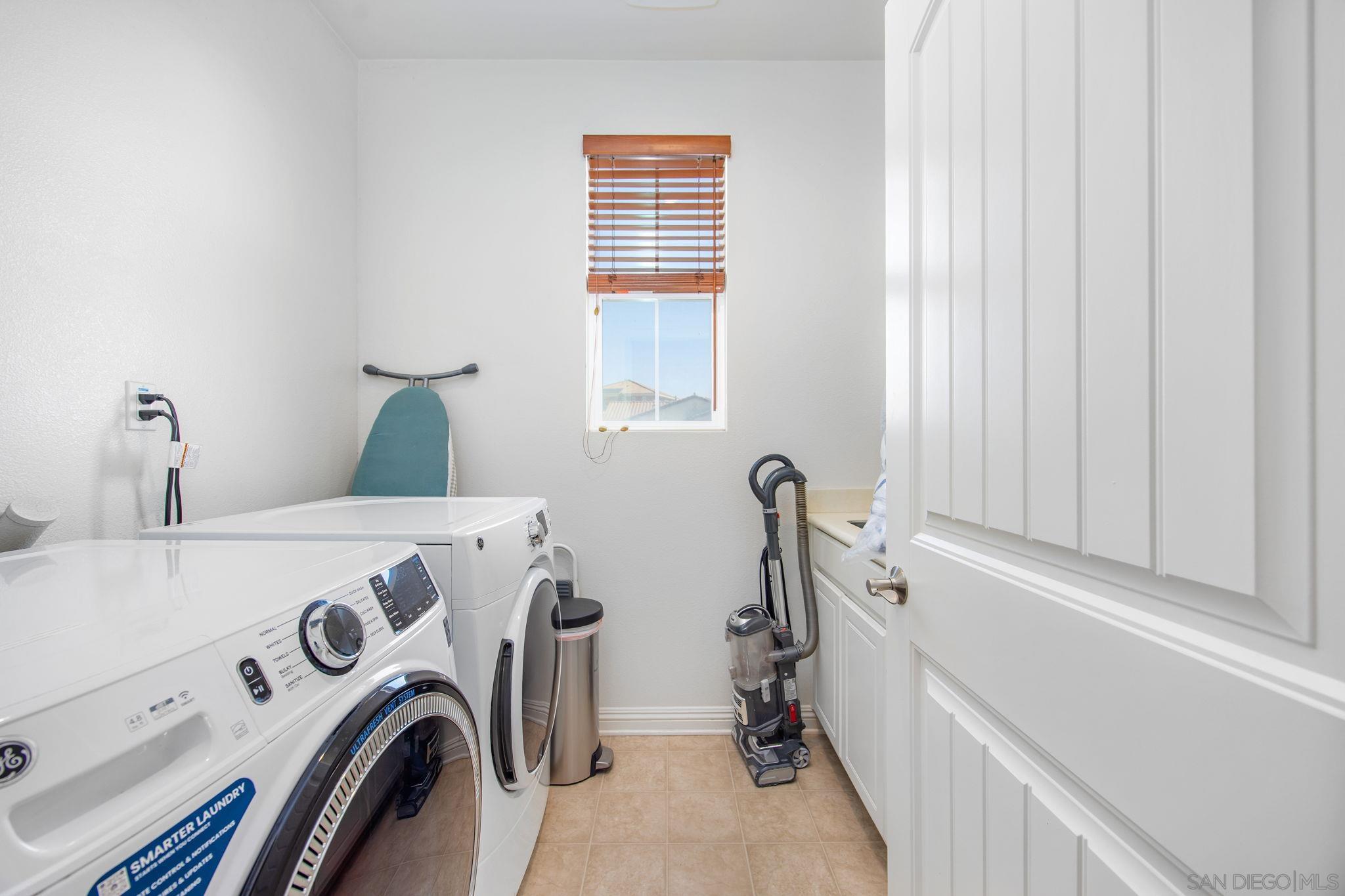 Detail Gallery Image 23 of 39 For 1818  Santa Christina Ave, Chula Vista,  CA 91913 - 4 Beds | 3/1 Baths