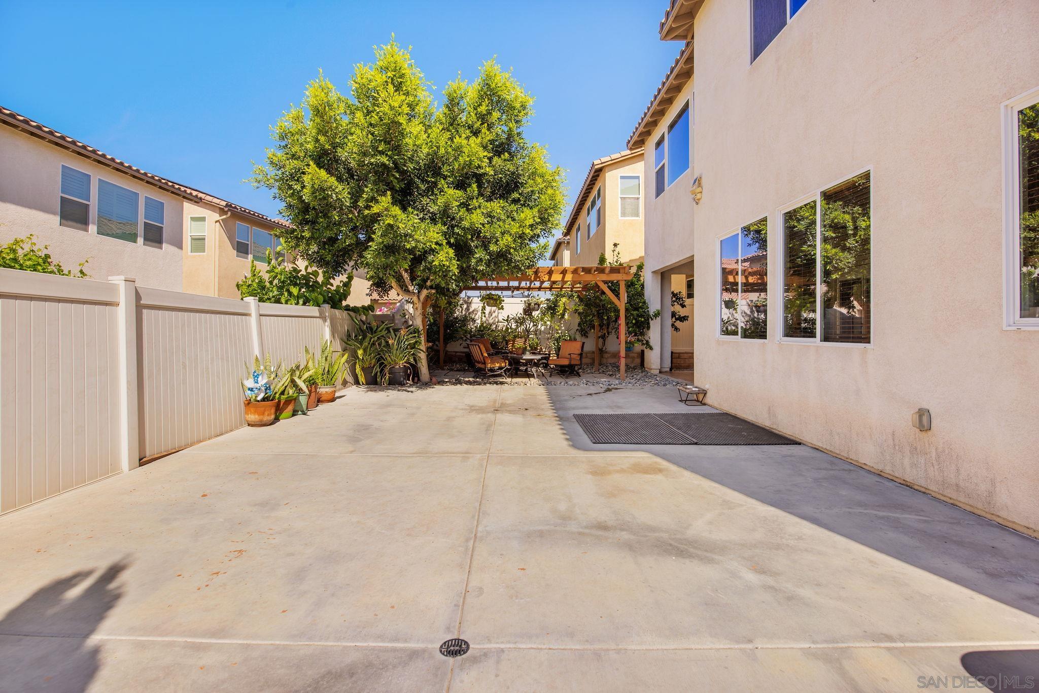 Detail Gallery Image 24 of 39 For 1818  Santa Christina Ave, Chula Vista,  CA 91913 - 4 Beds | 3/1 Baths