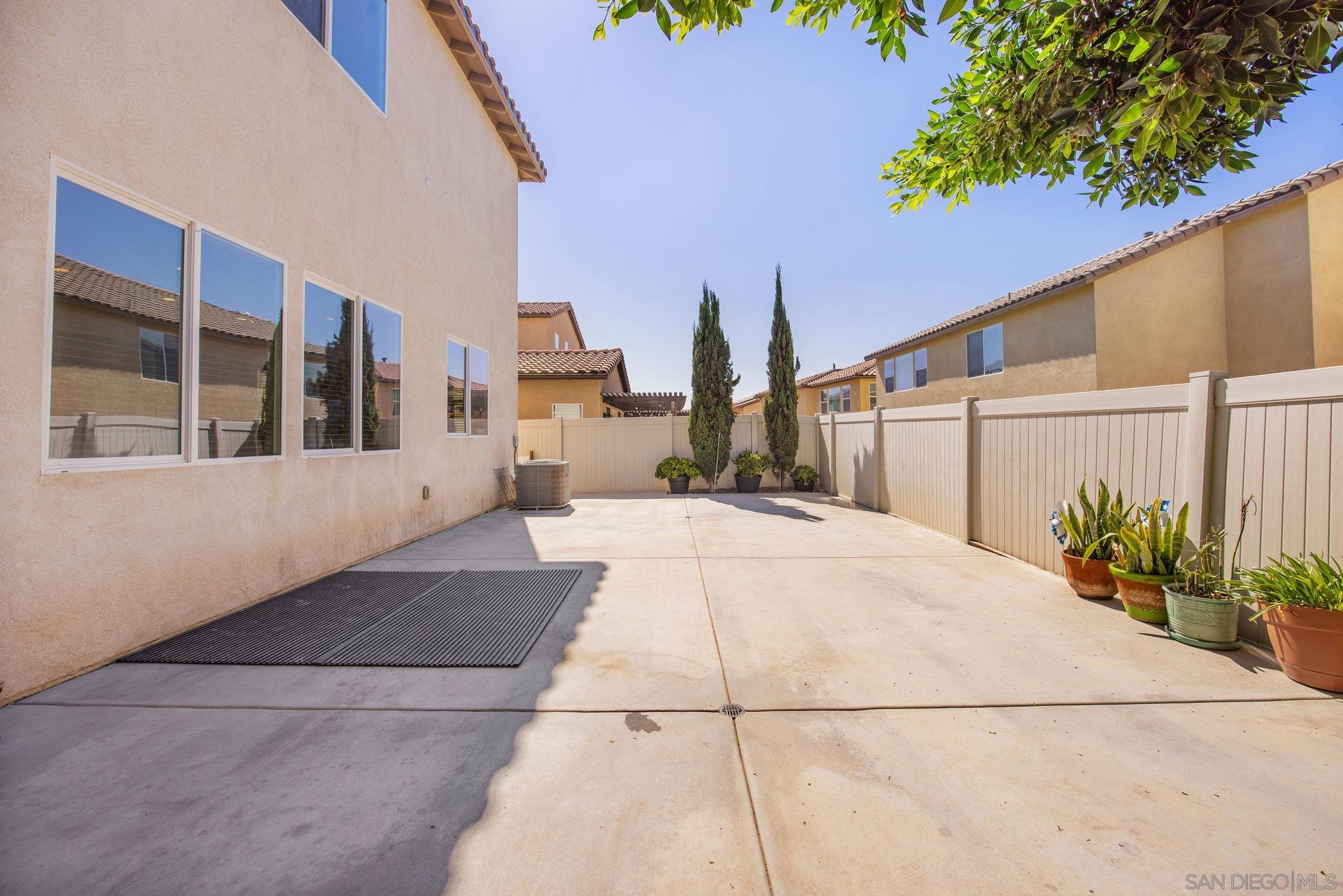 Detail Gallery Image 26 of 39 For 1818  Santa Christina Ave, Chula Vista,  CA 91913 - 4 Beds | 3/1 Baths