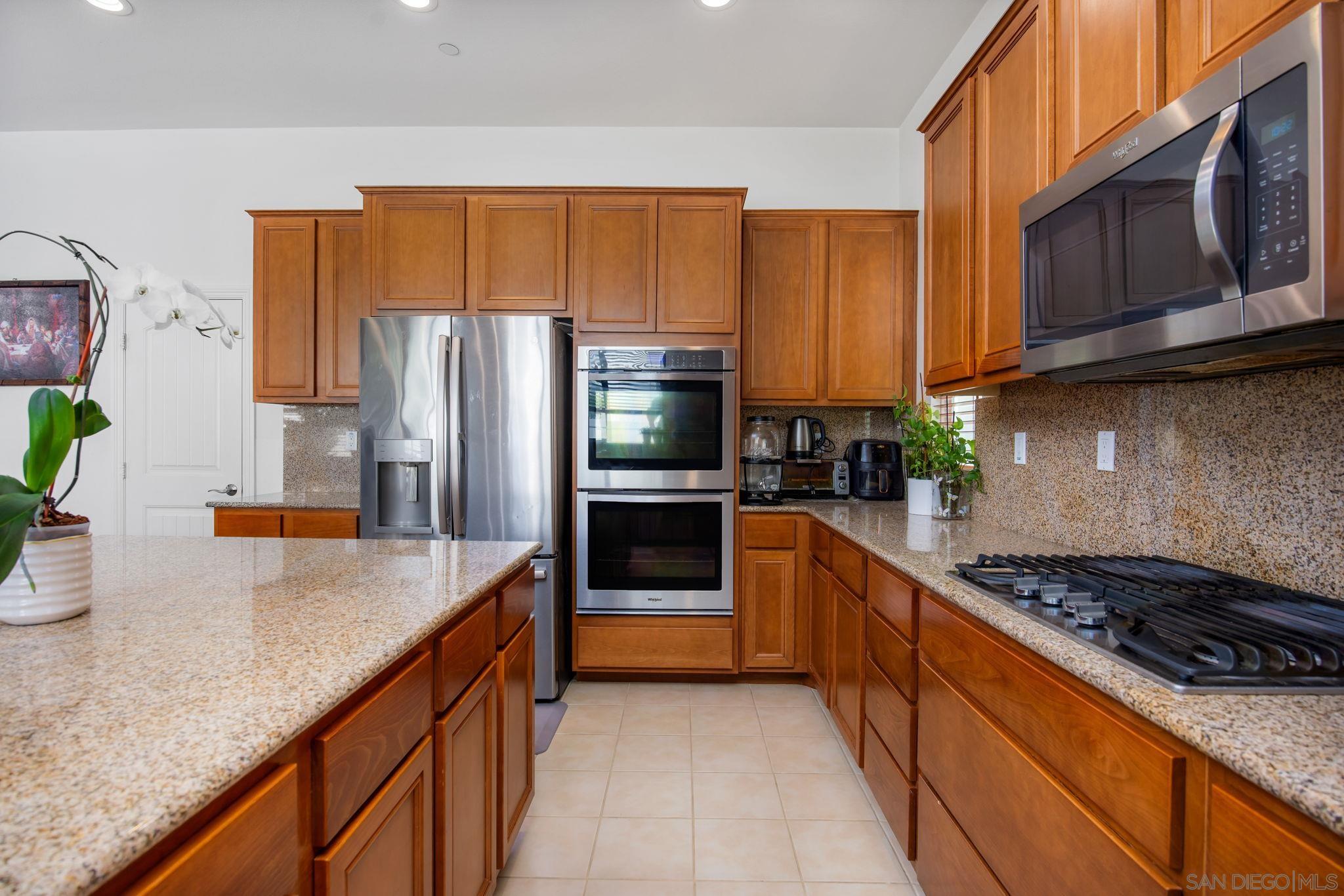 Detail Gallery Image 5 of 39 For 1818  Santa Christina Ave, Chula Vista,  CA 91913 - 4 Beds | 3/1 Baths