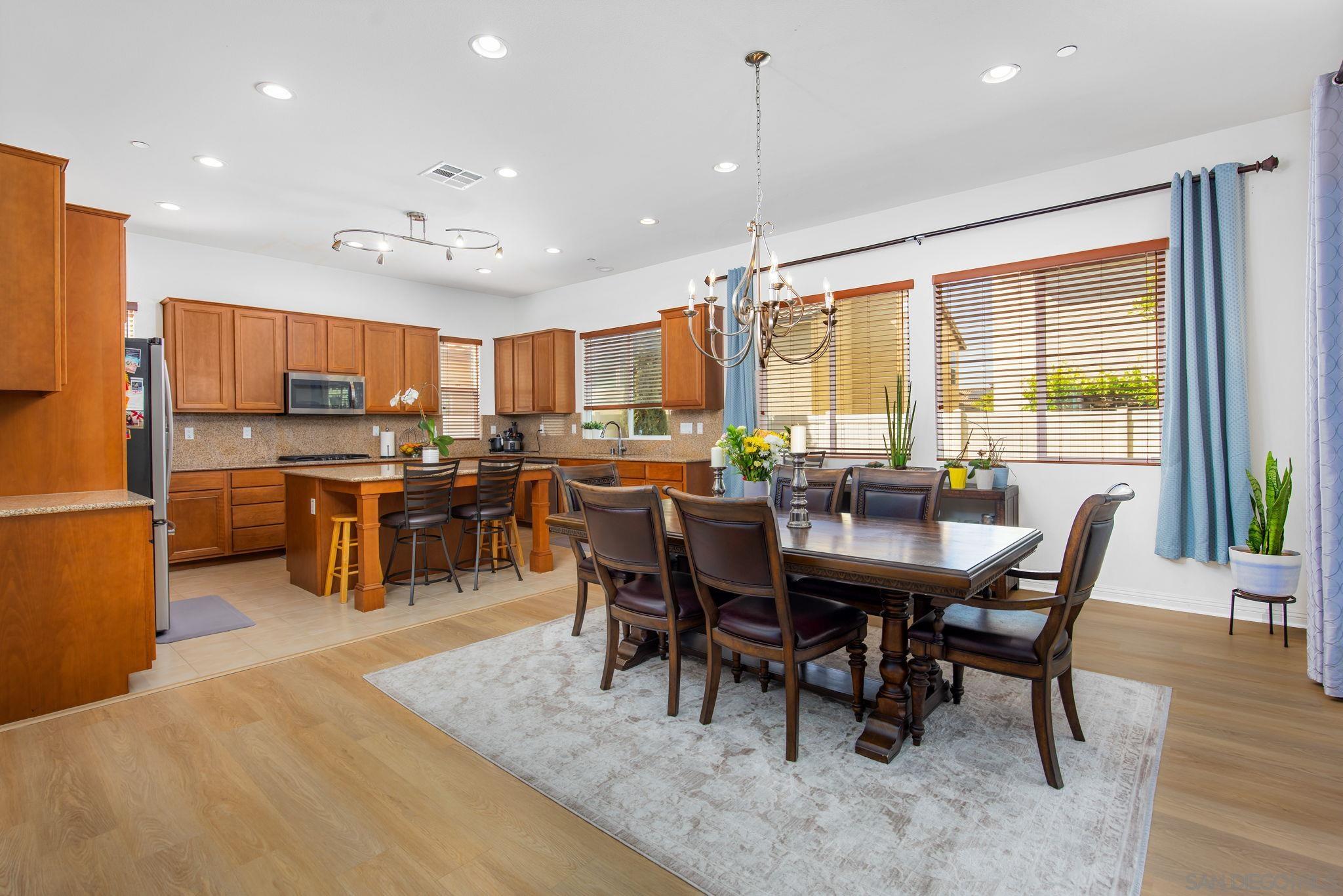 Detail Gallery Image 6 of 39 For 1818  Santa Christina Ave, Chula Vista,  CA 91913 - 4 Beds | 3/1 Baths