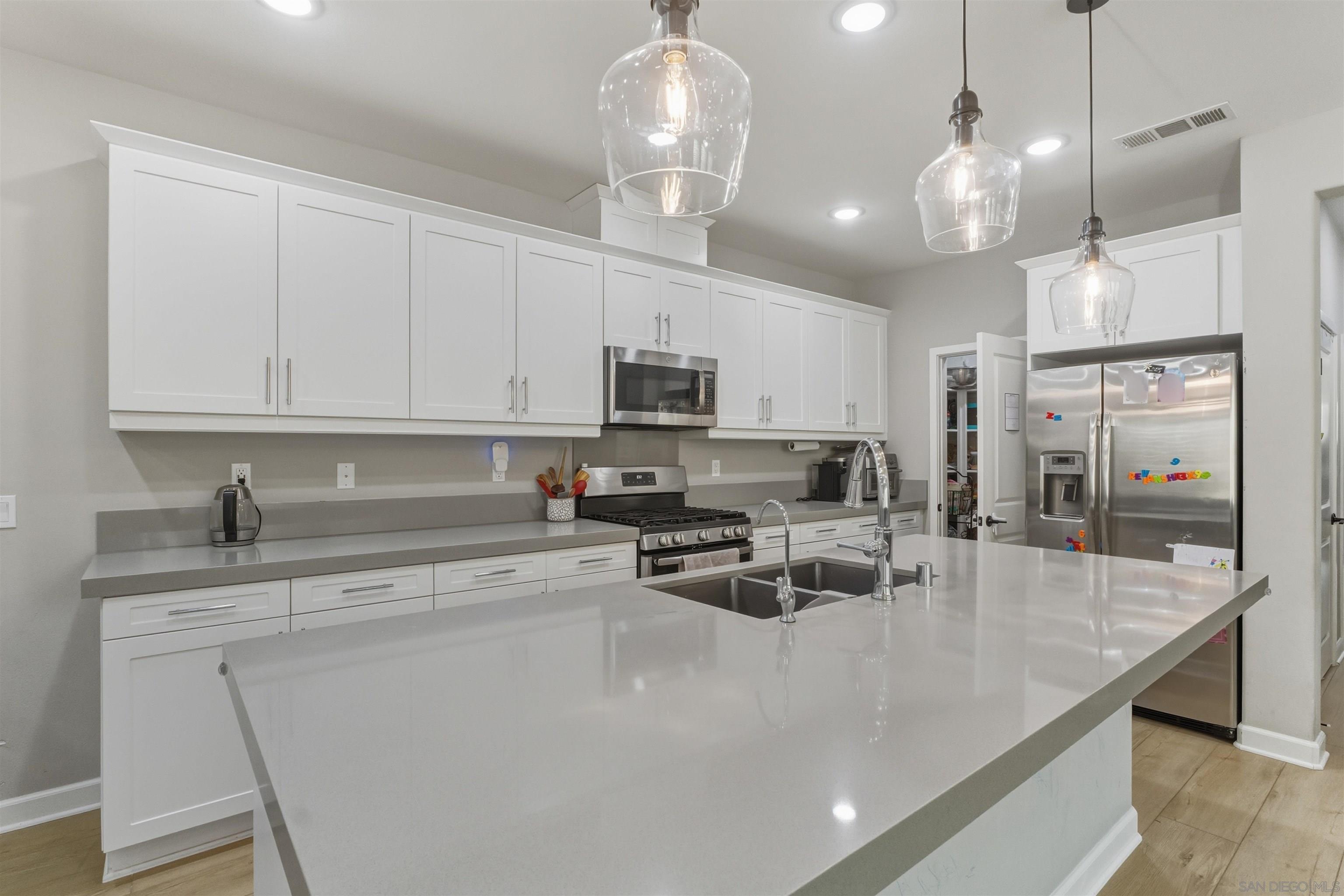 Detail Gallery Image 12 of 33 For 10849  Blake Way, San Diego,  CA 92129 - 3 Beds | 2 Baths