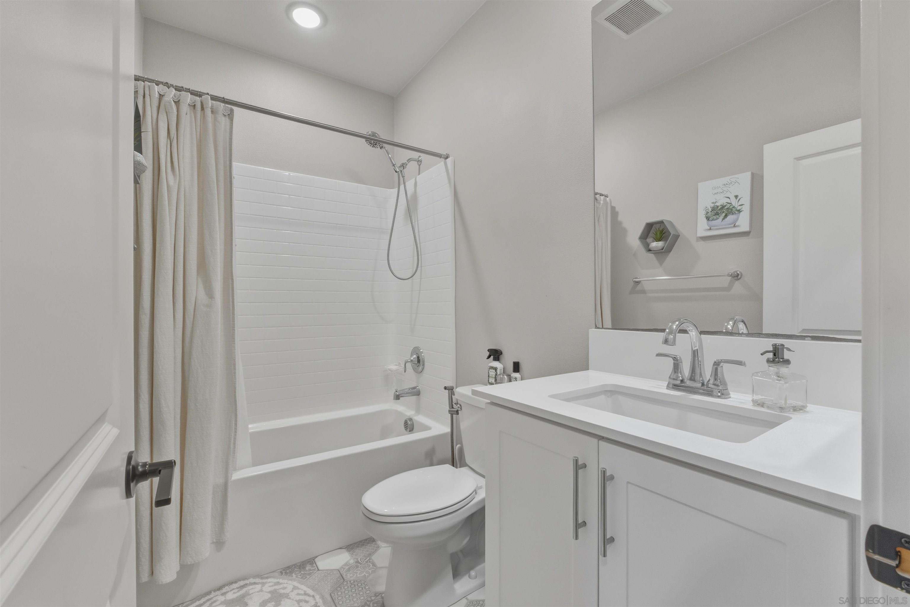 Detail Gallery Image 14 of 33 For 10849  Blake Way, San Diego,  CA 92129 - 3 Beds | 2 Baths