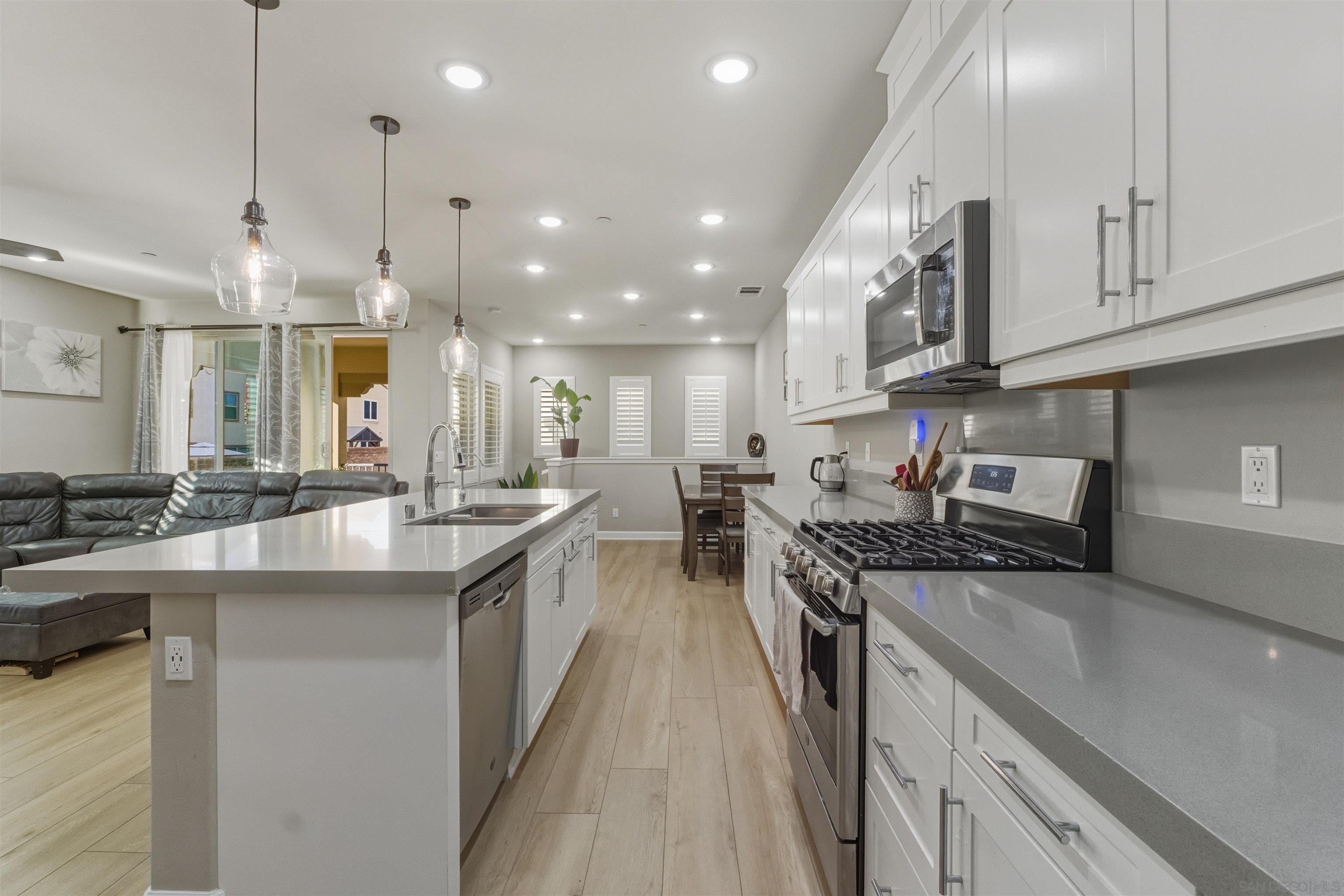 Detail Gallery Image 8 of 33 For 10849  Blake Way, San Diego,  CA 92129 - 3 Beds | 2 Baths