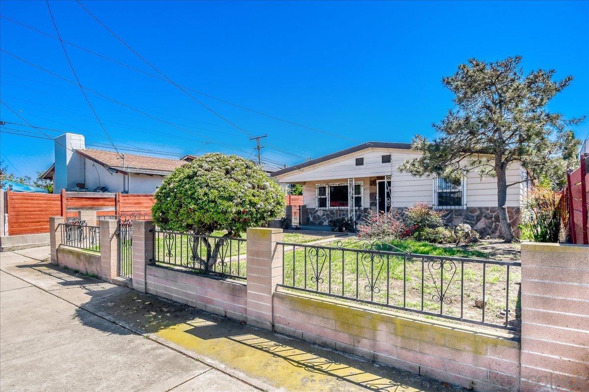 Detail Gallery Image 3 of 30 For 2120 E 20th Street, National City,  CA 91950 - 3 Beds | 2 Baths