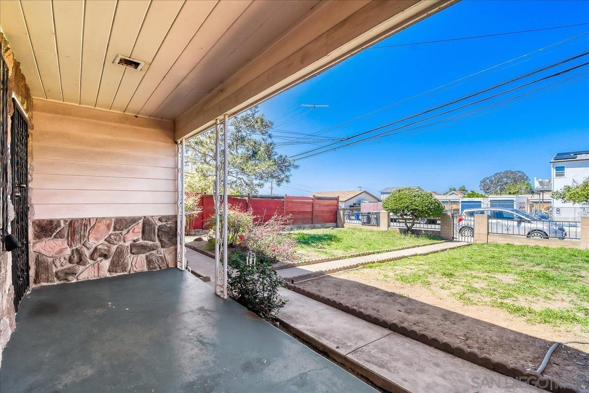 Detail Gallery Image 5 of 30 For 2120 E 20th Street, National City,  CA 91950 - 3 Beds | 2 Baths