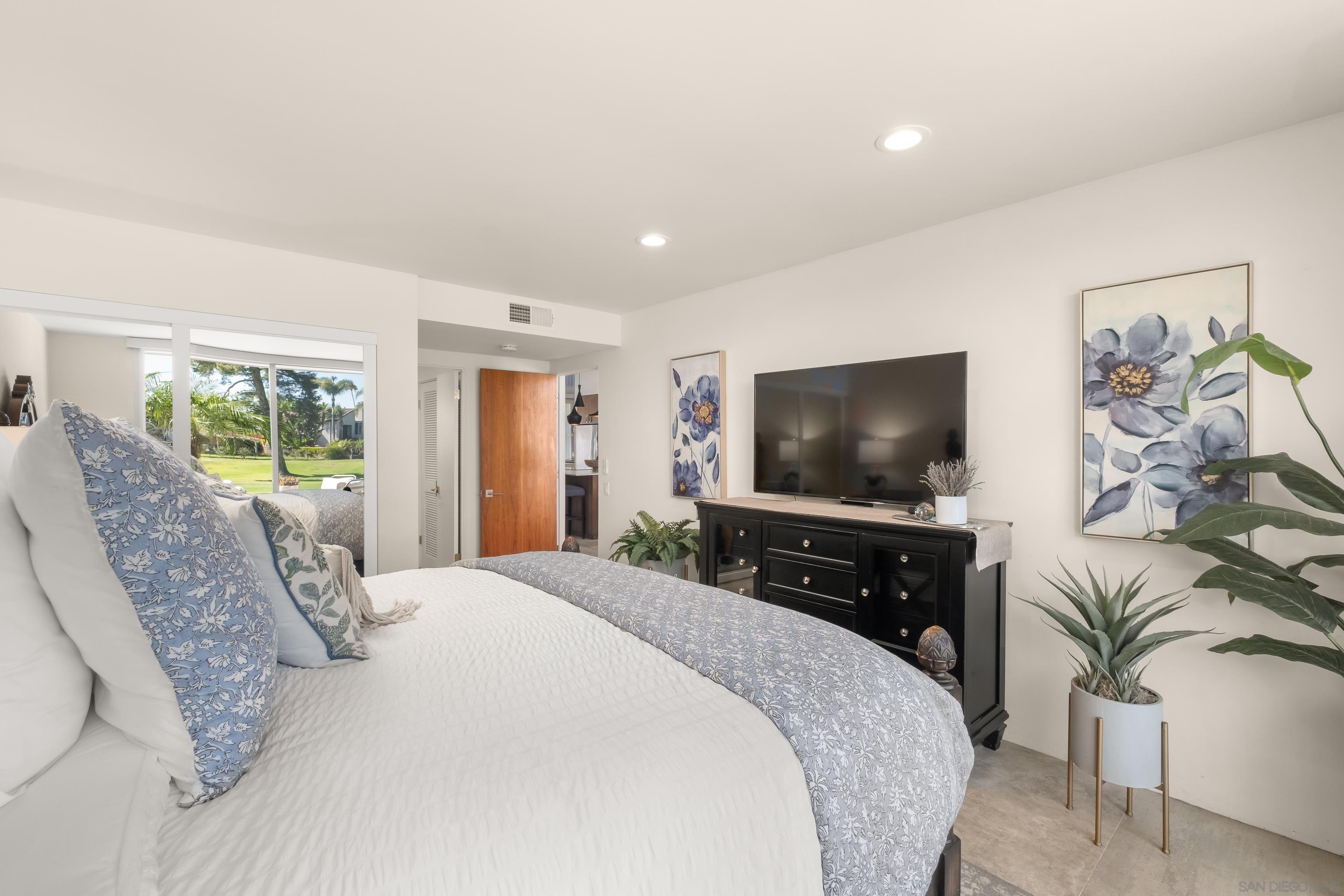 Detail Gallery Image 20 of 33 For 119  via Coronado, Rancho Santa Fe,  CA 92091 - 2 Beds | 2 Baths