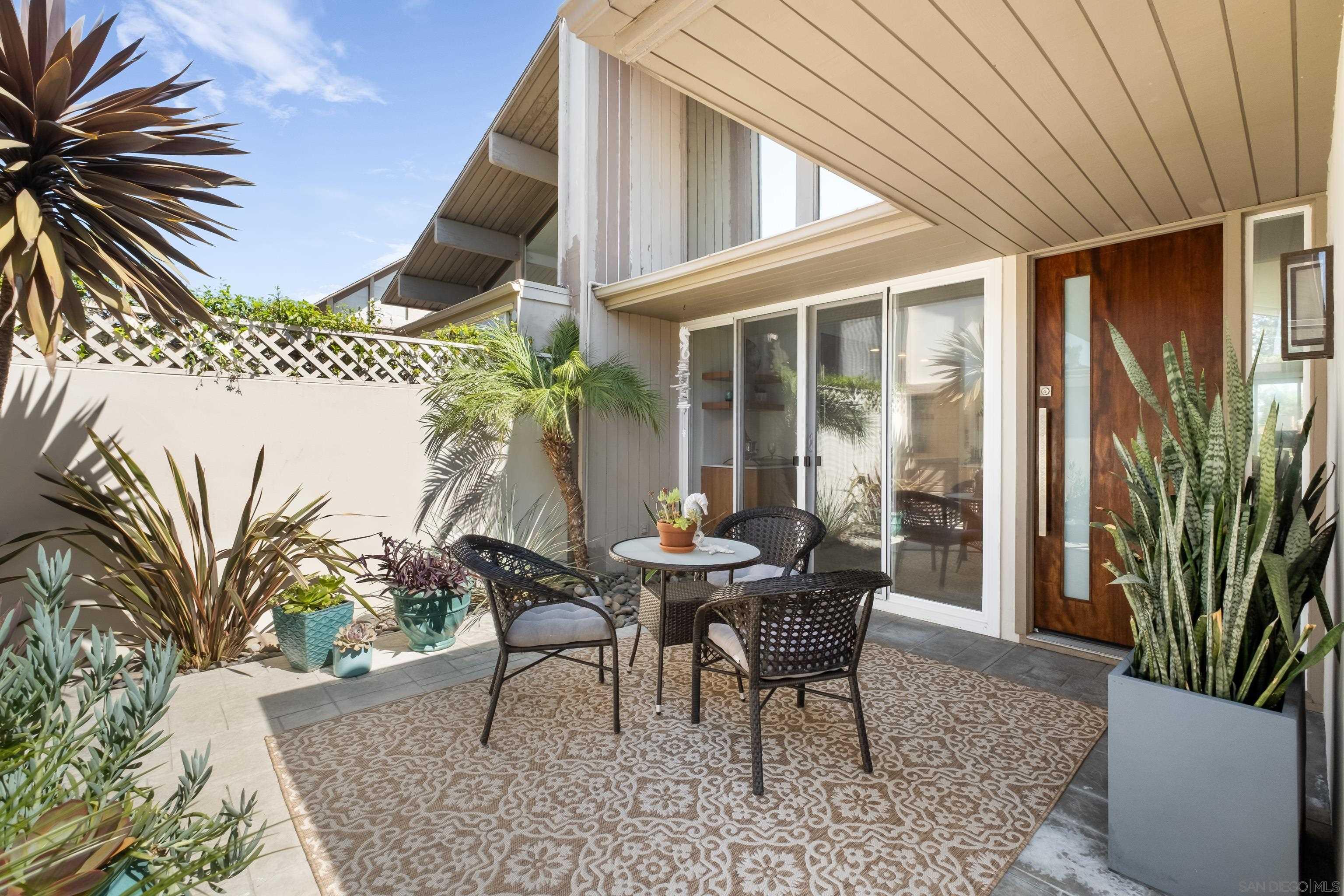 Detail Gallery Image 3 of 33 For 119  via Coronado, Rancho Santa Fe,  CA 92091 - 2 Beds | 2 Baths